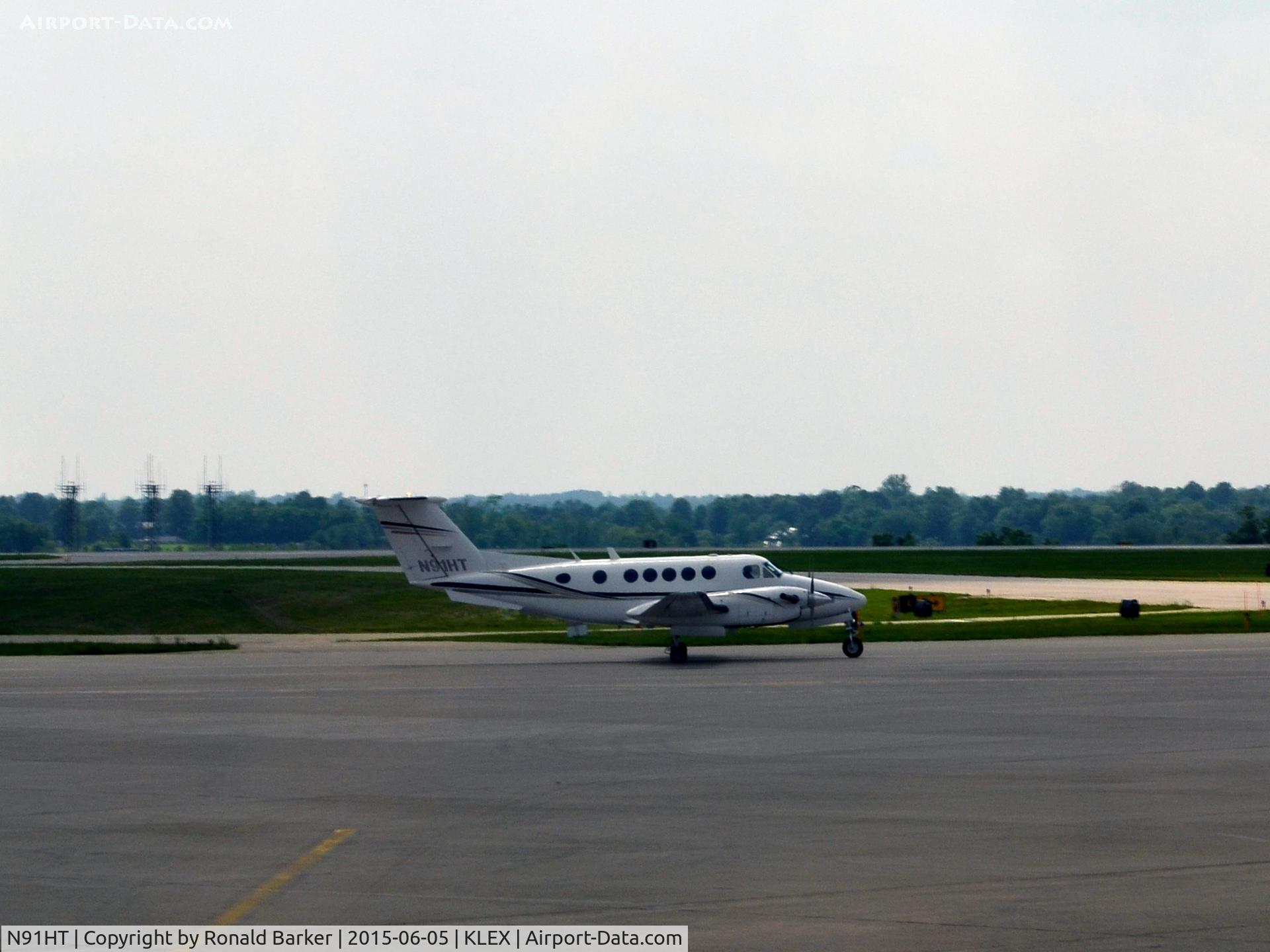 N91HT, 1984 Beech B200 King Air C/N BB-1183, Taxi Lexington