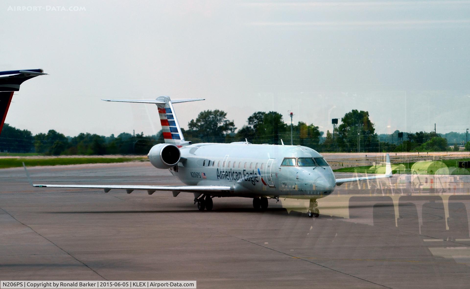N206PS, 2003 Bombardier CRJ-200ER (CL-600-2B19) C/N 7860, Taxi Lexington