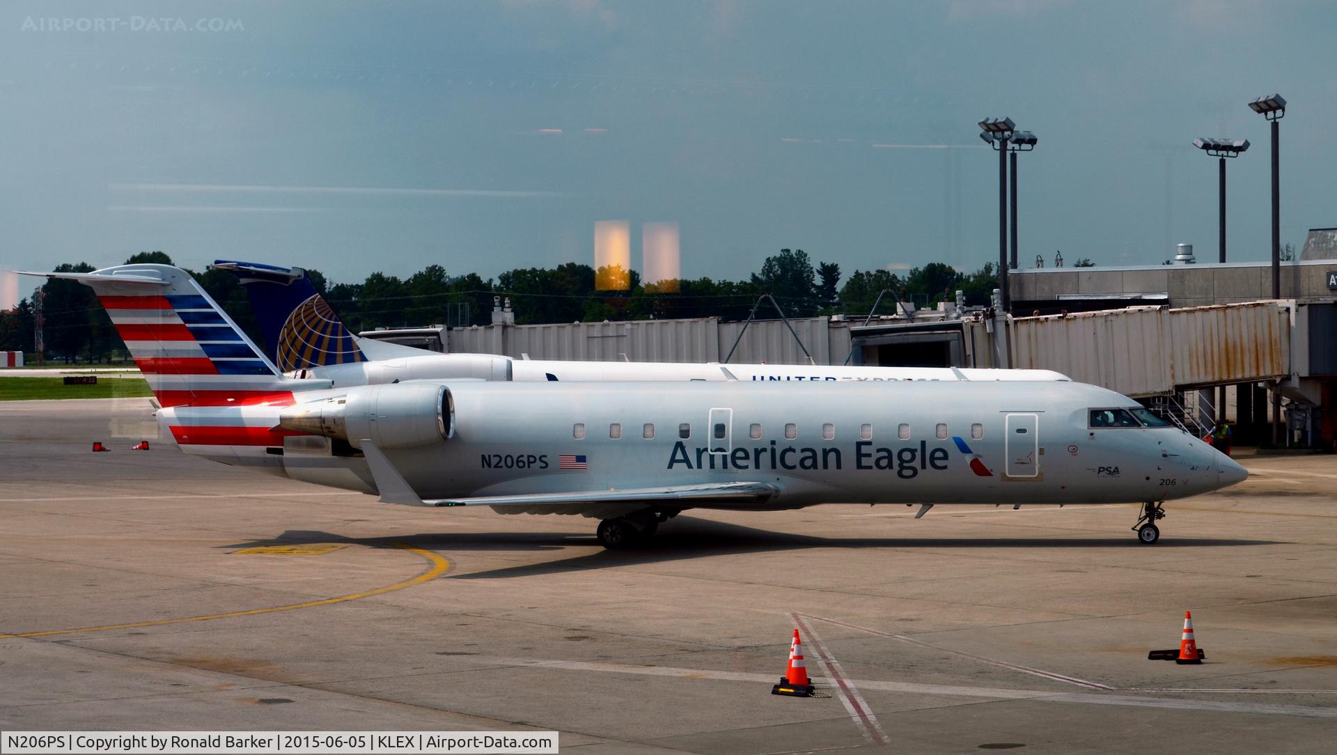 N206PS, 2003 Bombardier CRJ-200ER (CL-600-2B19) C/N 7860, Arriving at the gate Lexington