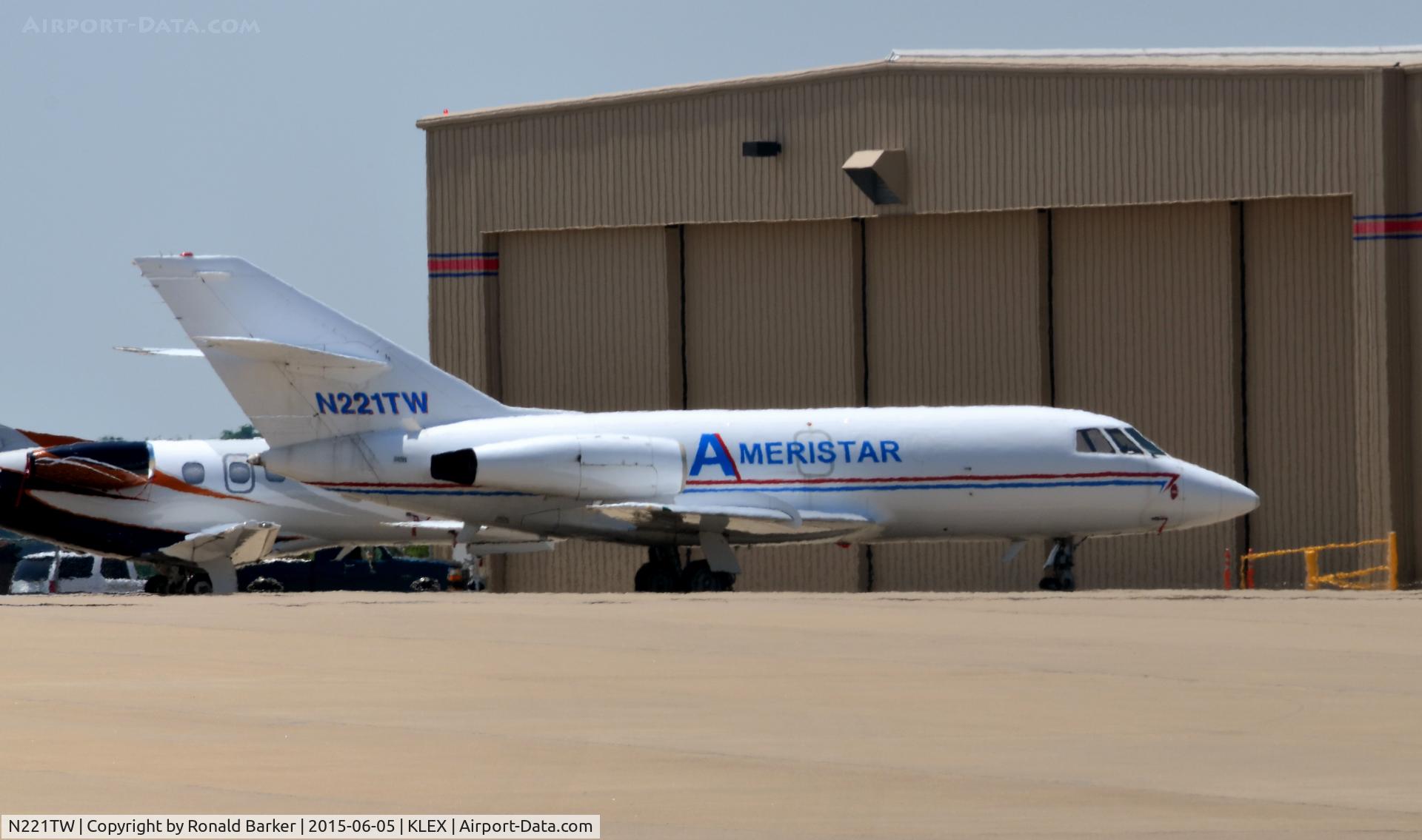 N221TW, 1969 Dassault Falcon 20D C/N 221, Lexington