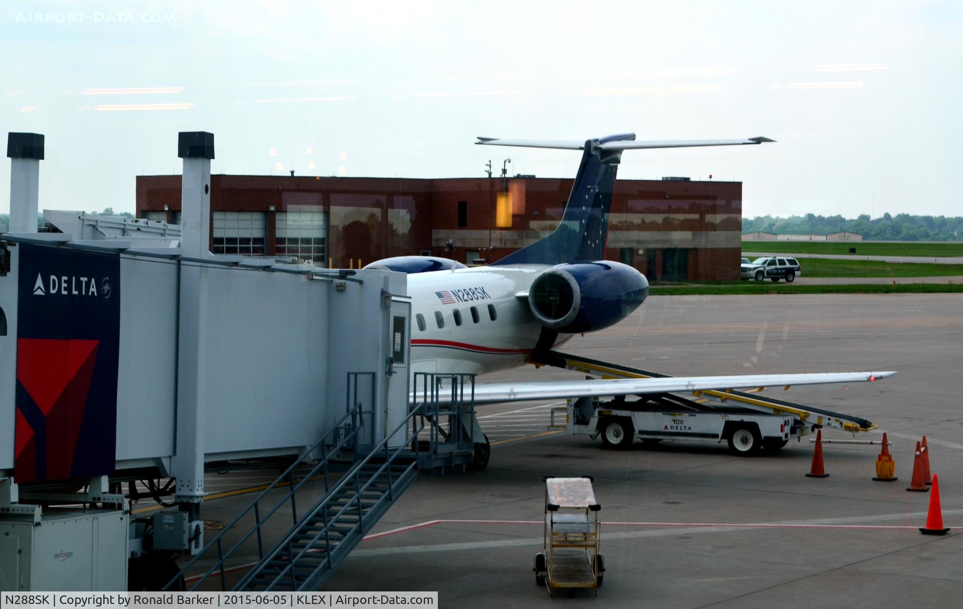 N288SK, 2001 Embraer ERJ-145LR (EMB-145LR) C/N 145461, At the gate Lexington