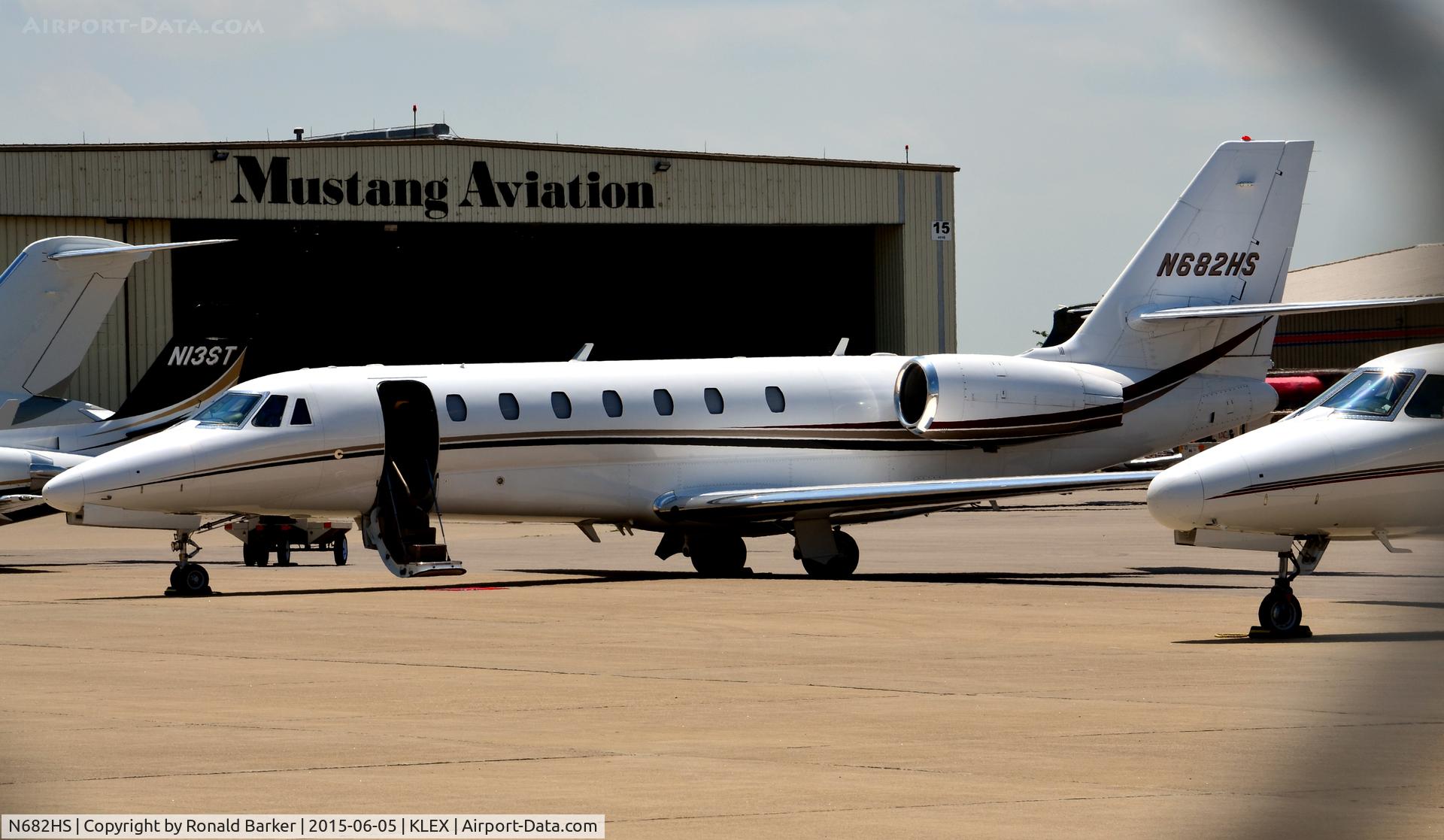 N682HS, 2010 Cessna 680 Citation Sovereign C/N 680-0291, Ramp Lexington