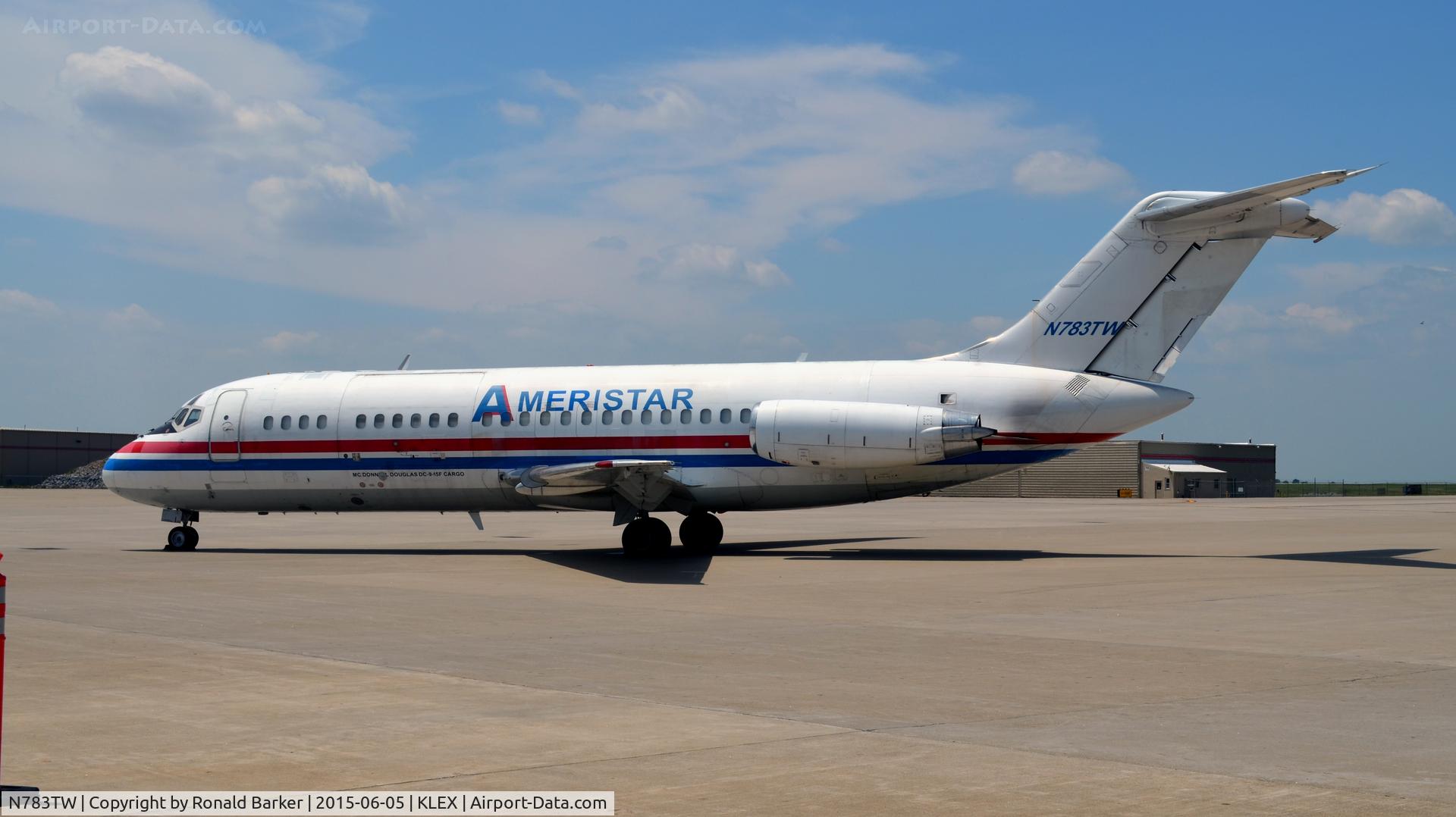 N783TW, 1966 Douglas DC-9-15RC C/N 47010, On the ramp Lexington