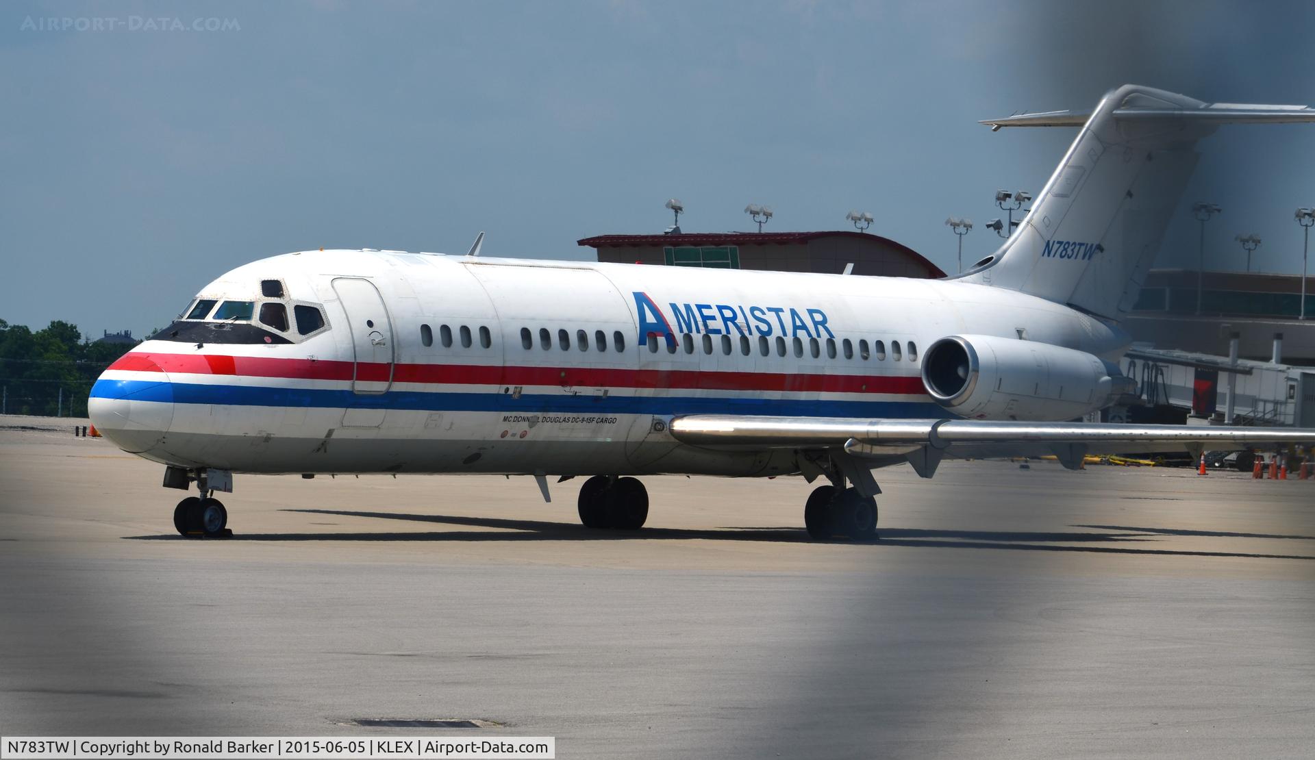 N783TW, 1966 Douglas DC-9-15RC C/N 47010, On the ramp Lexington