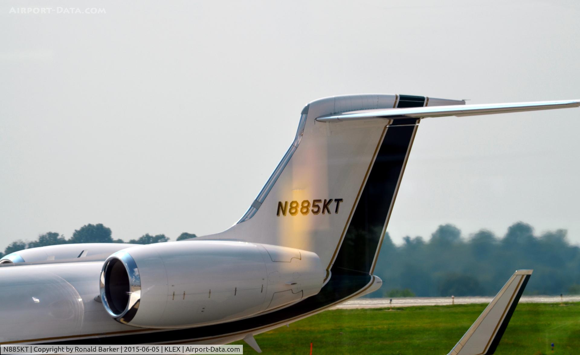 N885KT, 2002 Gulfstream Aerospace G-V C/N 699, Taxi Lexington