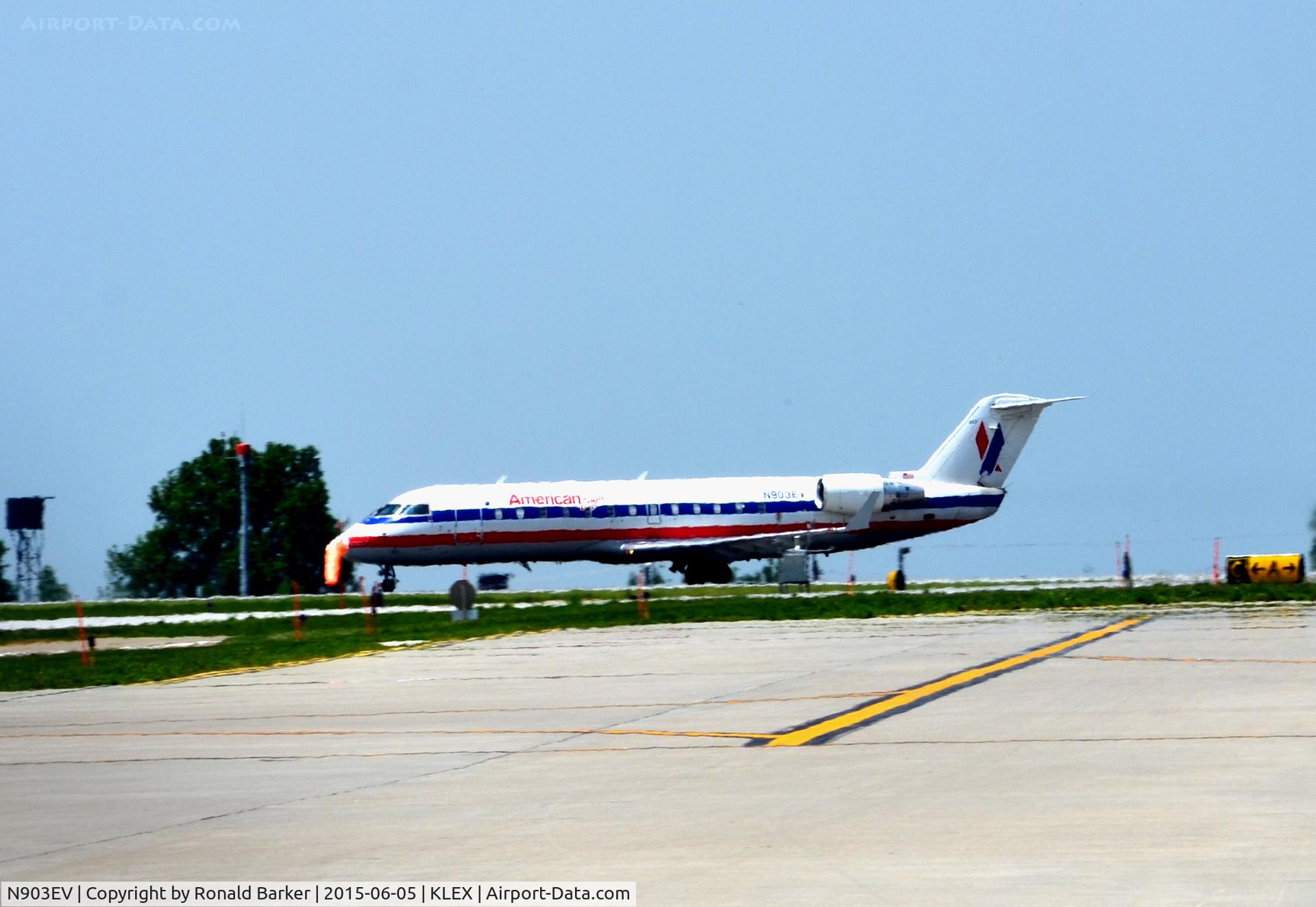 N903EV, 2002 Bombardier CRJ-200ER (CL-600-2B19) C/N 7621, Taxi Lexington