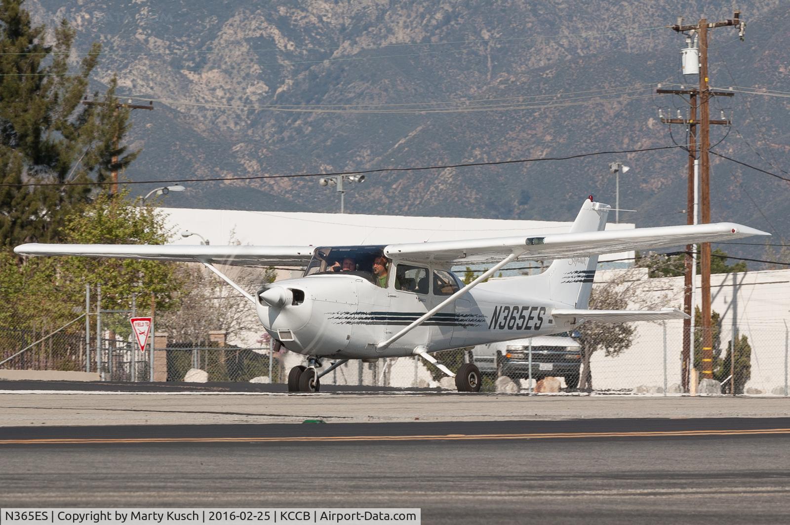 N365ES, 1997 Cessna 172R C/N 17280023, Ready to depart Runway 24.