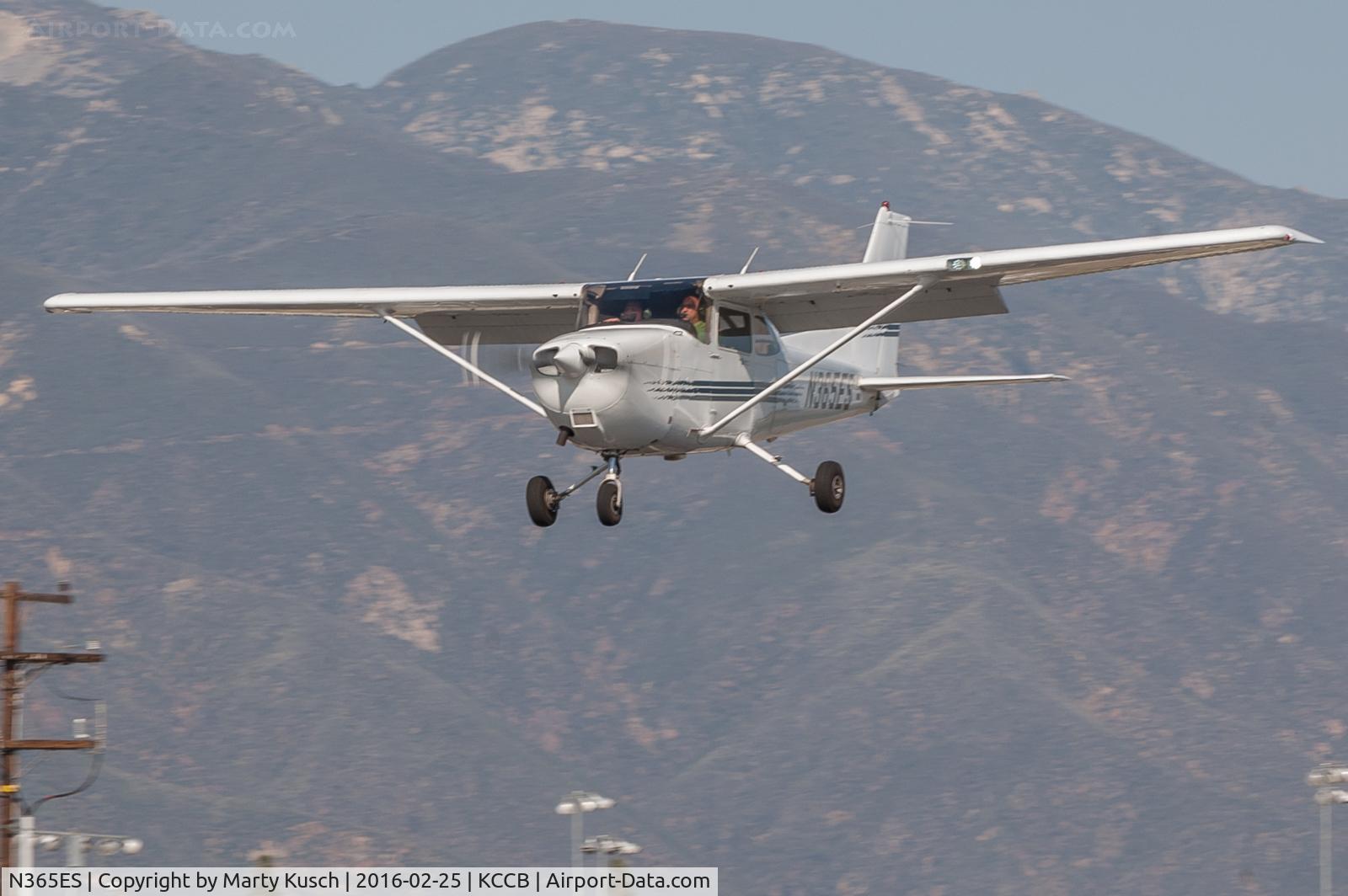 N365ES, 1997 Cessna 172R C/N 17280023, Short final Runway 24.