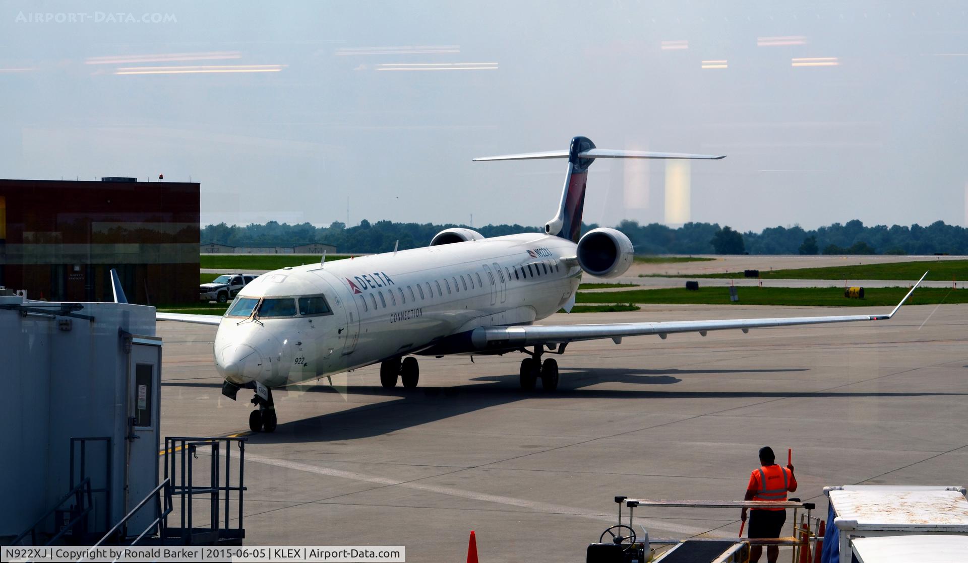 N922XJ, 2008 Bombardier CRJ-900LR (CL-600-2D24) C/N 15174, Taxi Lexington