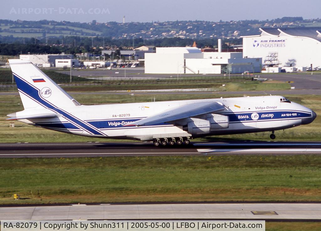 RA-82079, 2000 Antonov An-124-100 Ruslan C/N 9773052062157/0801, Landing rwy 14R