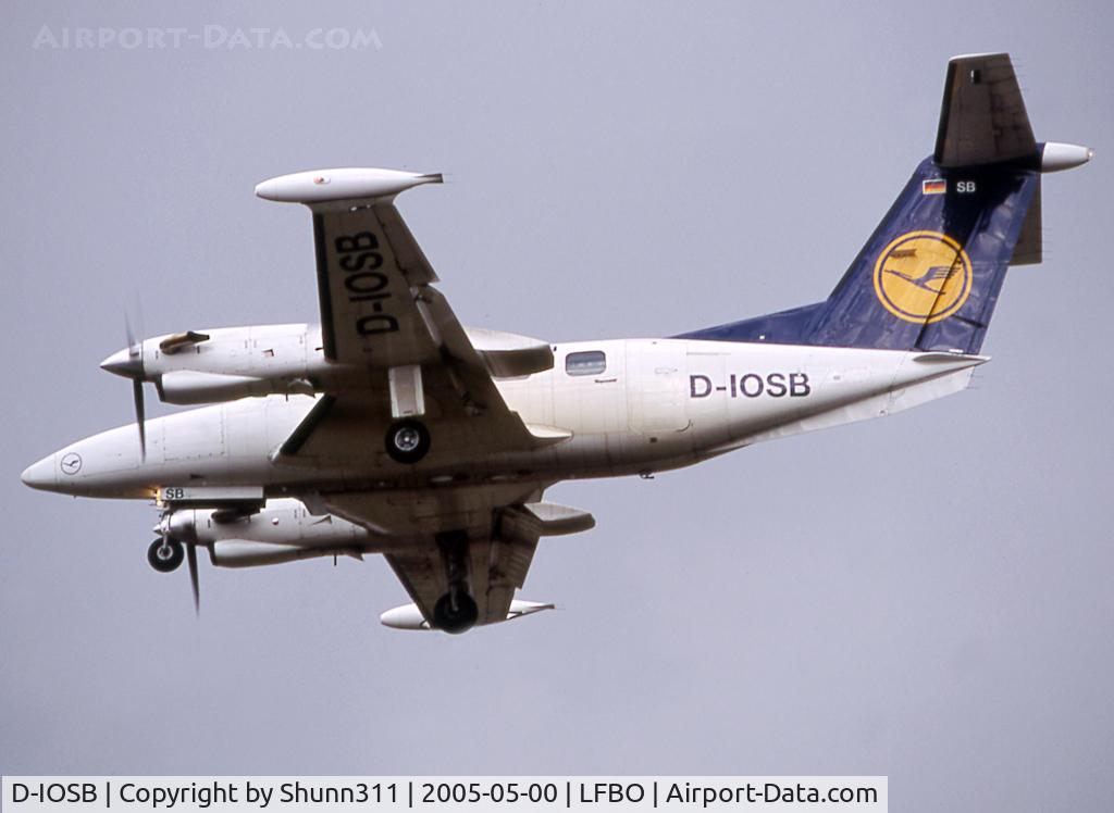 D-IOSB, 1987 Piper PA-42-720 Cheyenne IIIA C/N 42-5501042, Landing rwy 32L