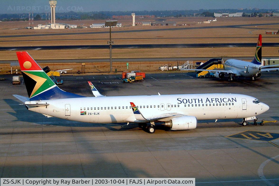 ZS-SJK, Boeing 737-8BG C/N 32355, Boeing 737-8BG [32355] (South African Airways) Johannesburg Int~ZS 04/10/2003