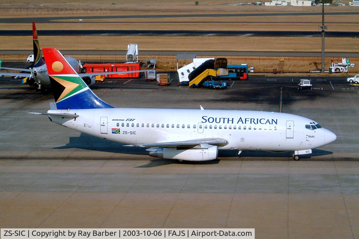ZS-SIC, 1981 Boeing 737-244 C/N 22582, Boeing 737-244 [22582] (South African Airways) Johannesburg Int~ZS 06/10/2003