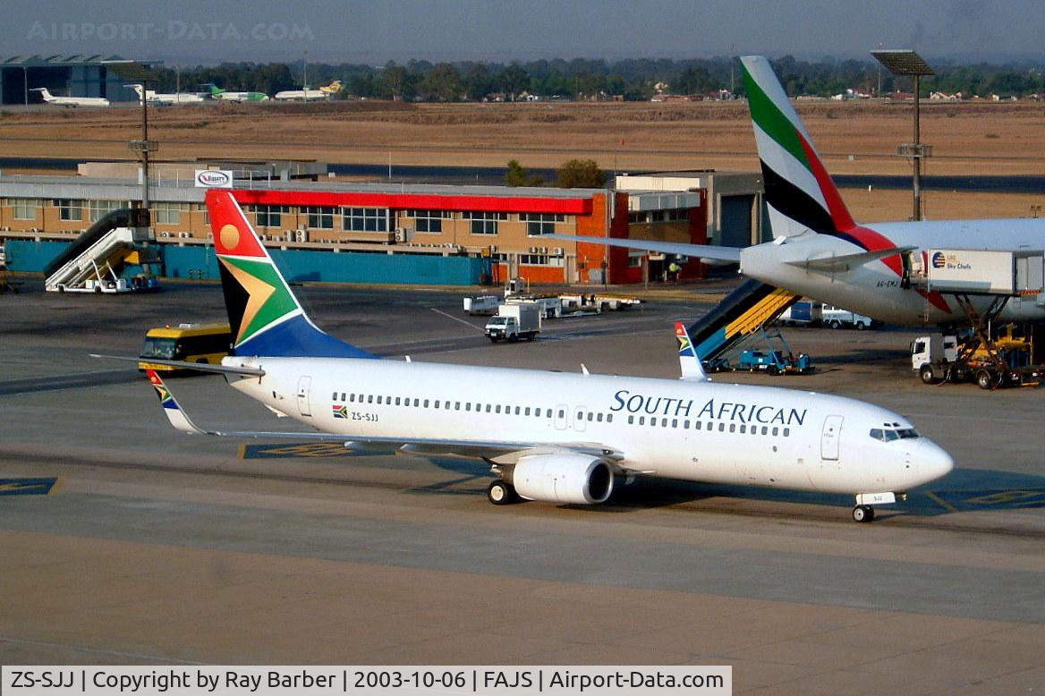 ZS-SJJ, 2000 Boeing 737-85F C/N 30567, Boeing 737-85F [30567] (South African Airways) Johannesburg Int~ZS 06/10/2003