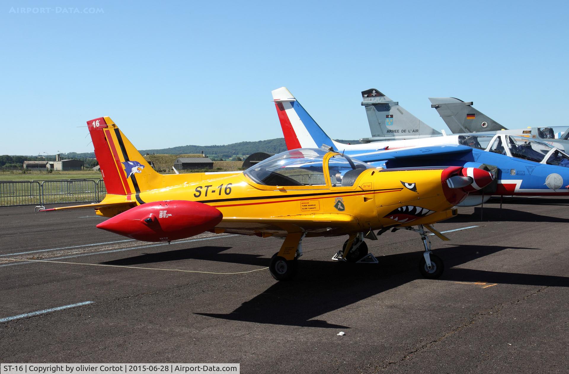 ST-16, SIAI-Marchetti SF-260M+ C/N 10-16, Luxeuil airshow 2015
