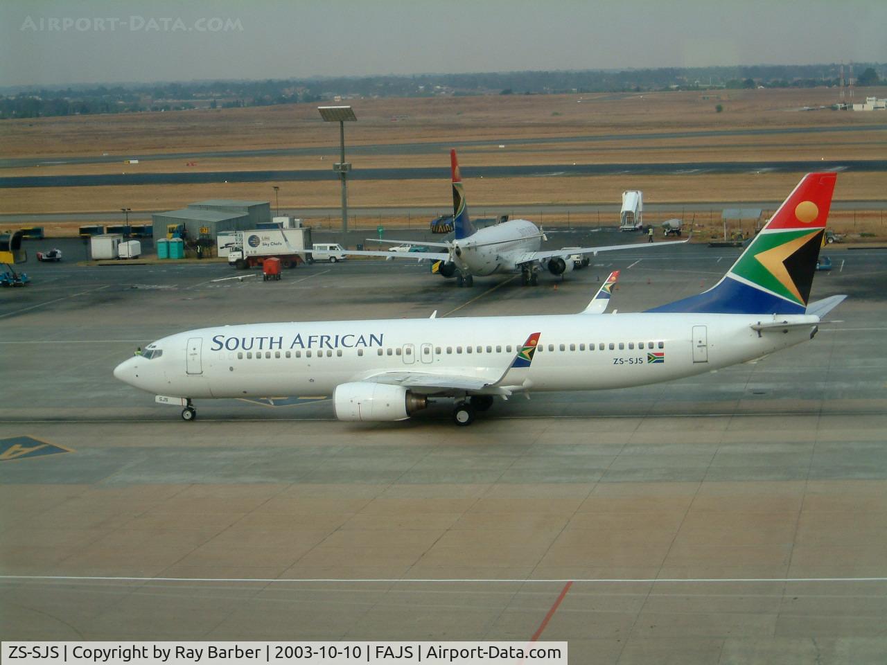 ZS-SJS, 2002 Boeing 737-844 C/N 32632, Boeing 737-844 [32632] (South African Airways) Johannesburg Int~ZS 10/10/2003