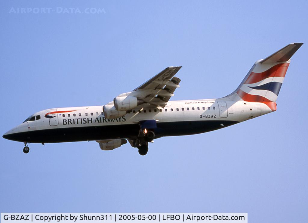 G-BZAZ, 2000 British Aerospace Avro 146-RJ100 C/N E3369, Landing rwy 32L