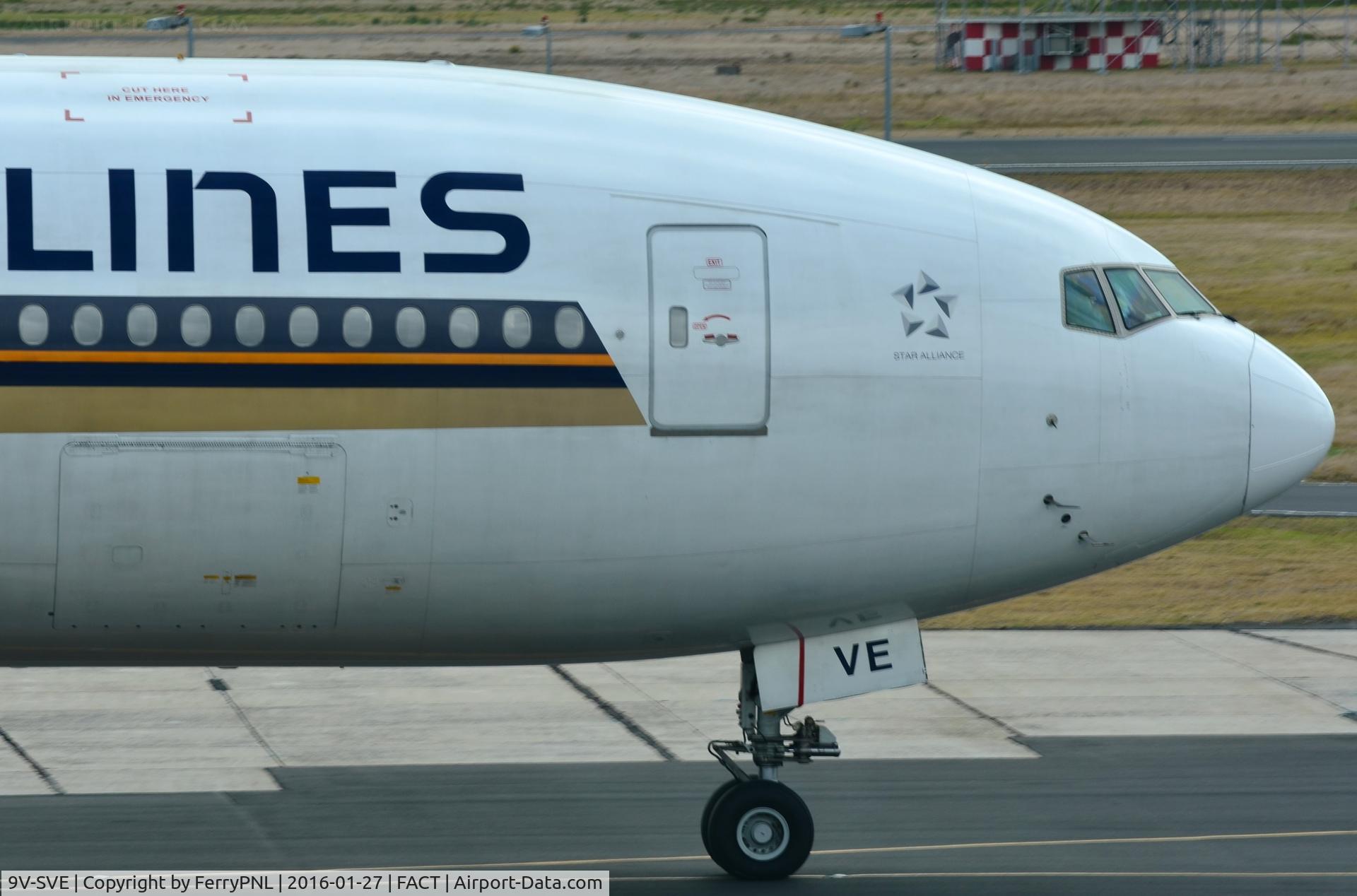 9V-SVE, 2001 Boeing 777-212/ER C/N 30870, Front office close up
