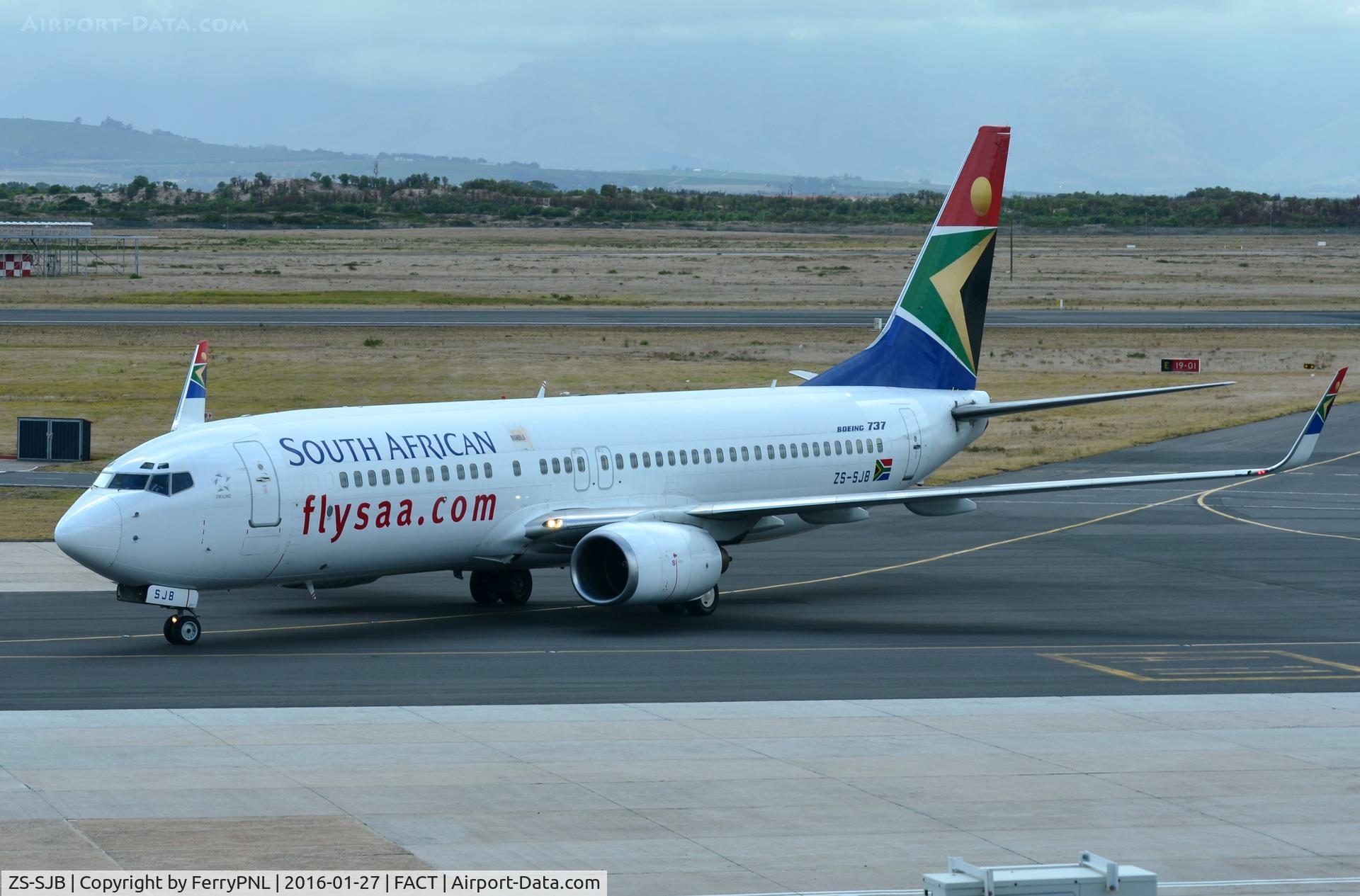 ZS-SJB, 2000 Boeing 737-8S3 WL C/N 29249, SA B738 arriving in CPT