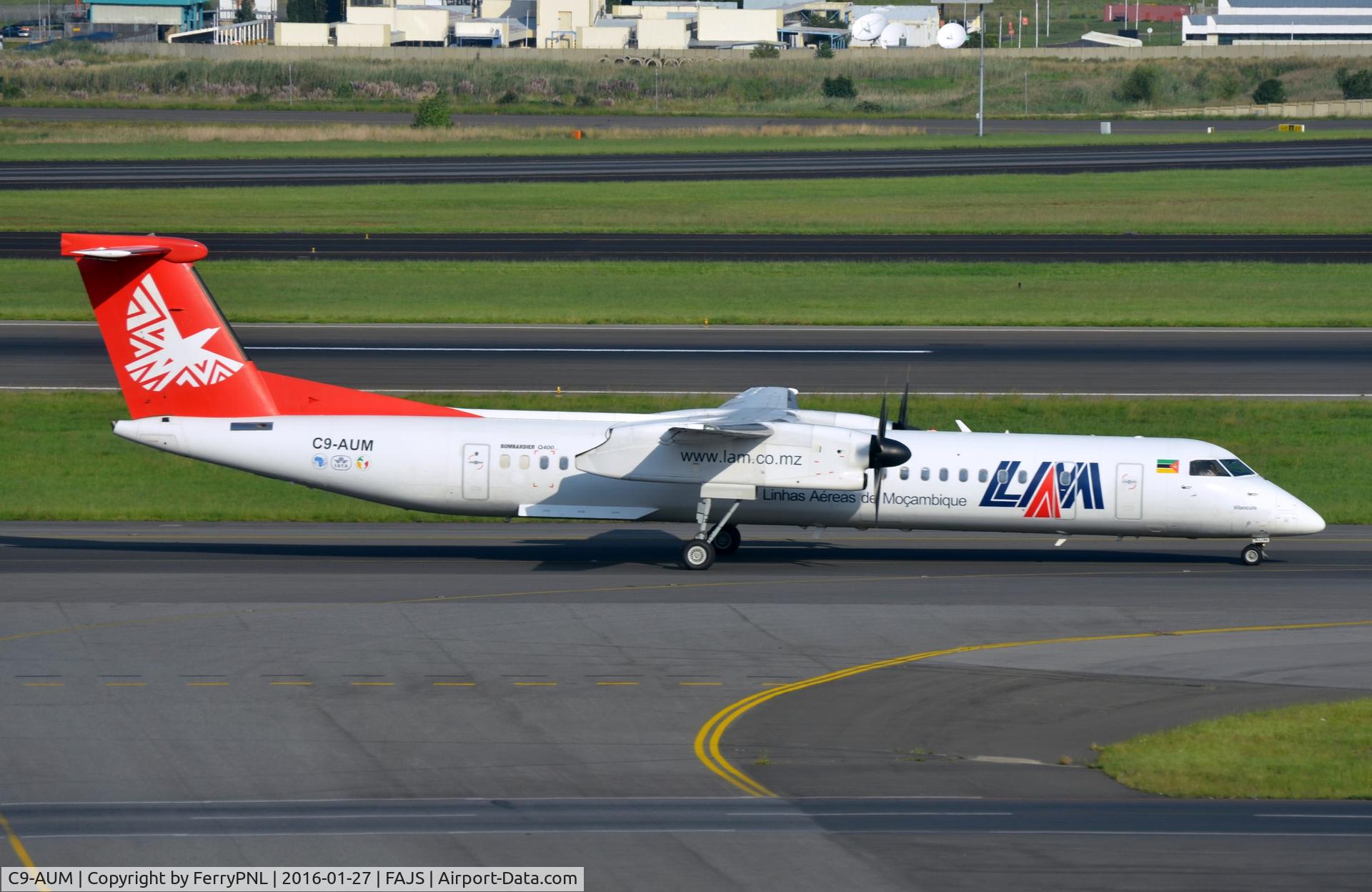 C9-AUM, 2000 De Havilland Canada DHC-8-402Q Dash 8 Dash 8 C/N 4020, LAM Dash8 taxying past