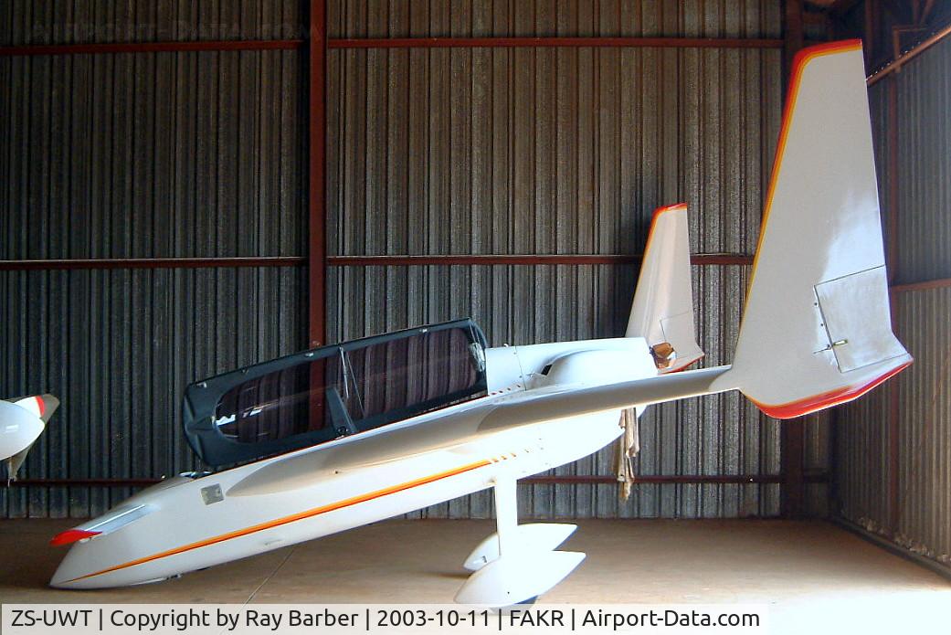 ZS-UWT, 1983 Rutan Long-EZ C/N DTL-1, Rutan Long-Ez [DTL-1] Krugersdorp-Oatlands~ZS 11/10/2003. Seen here unmarked.