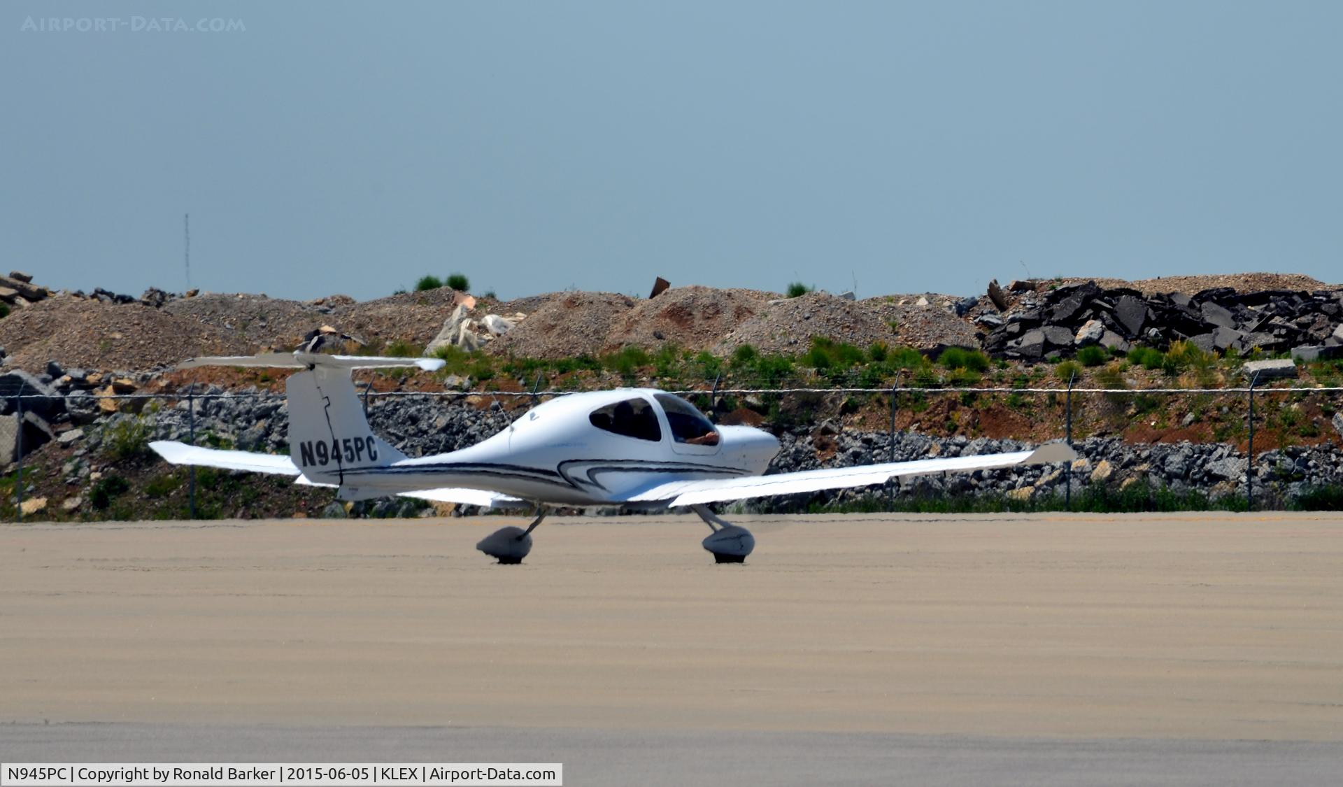 N945PC, 2008 Diamond DA-40 Diamond Star C/N 40.945, Taxi Lexington
