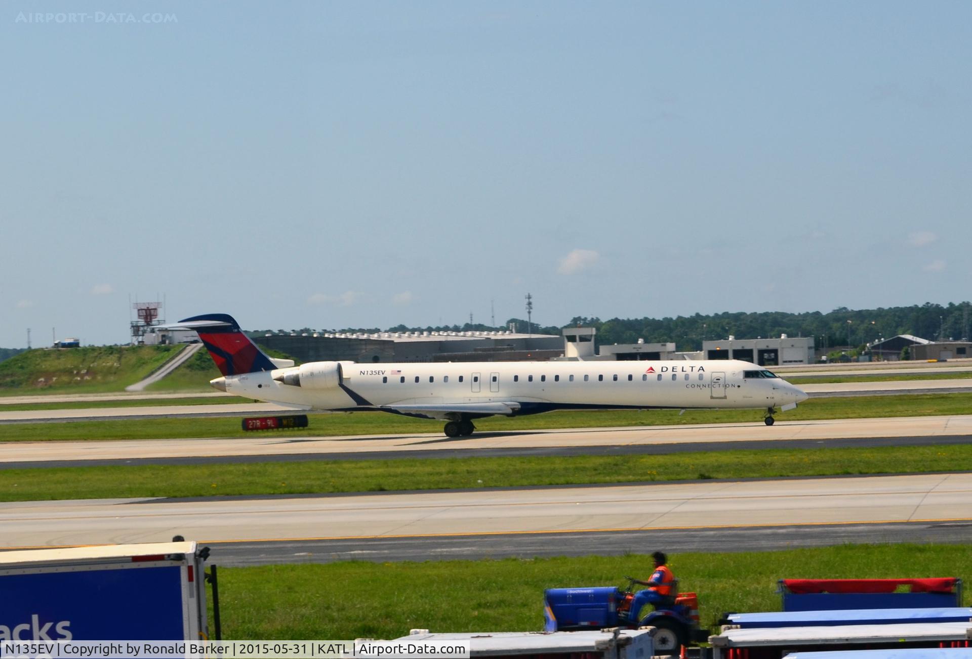 N135EV, 2009 Bombardier CRJ-900ER (CL-600-2D24) C/N 15225, Taxi for takeoff Atlanta