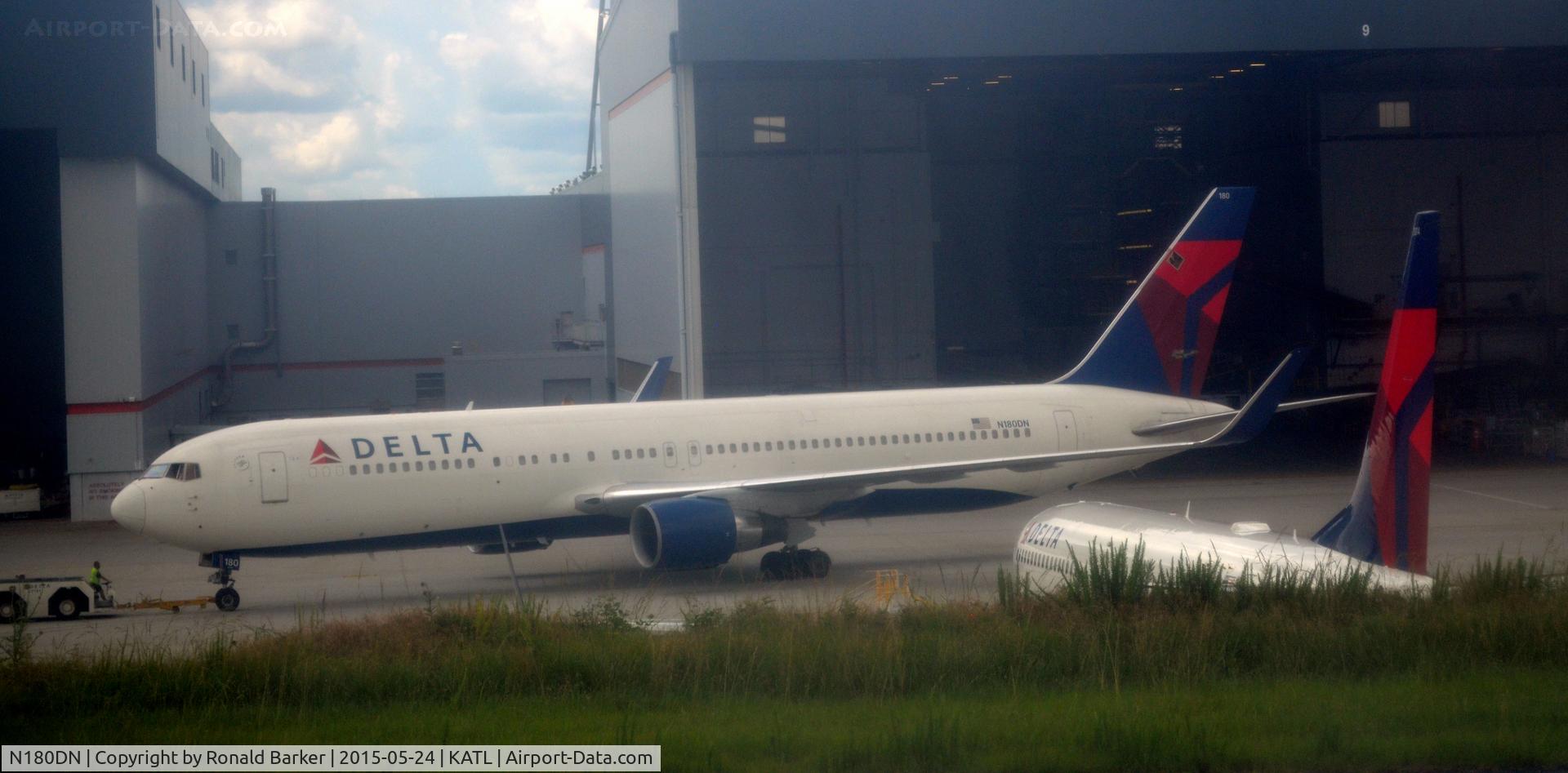 N180DN, 1992 Boeing 767-332 C/N 25985, Towed Atlanta