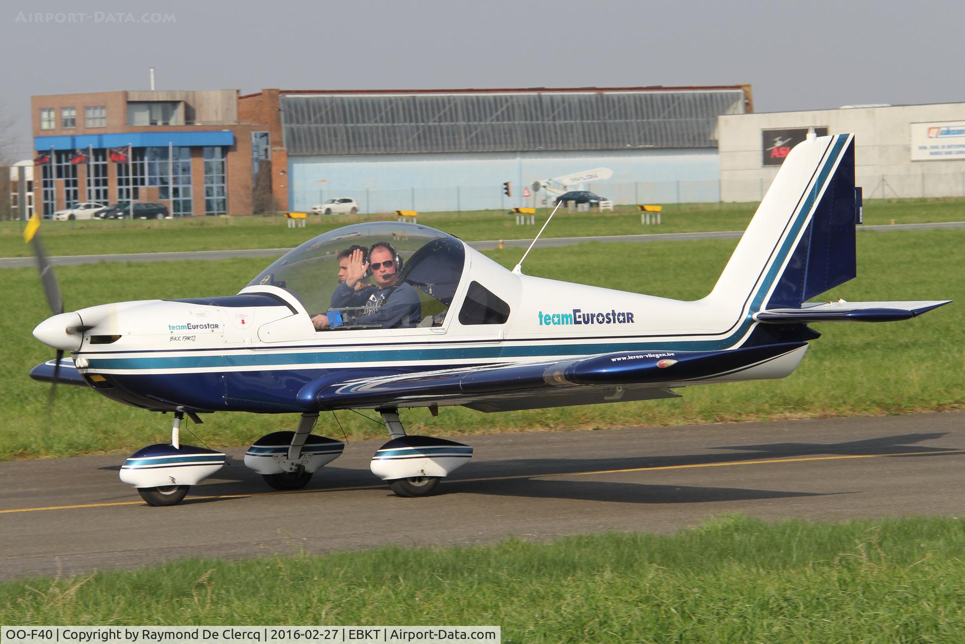 OO-F40, Evektor EV-97 Eurostar C/N 2004.2217, Taxiing to rwy 06.  Thanks for waving!