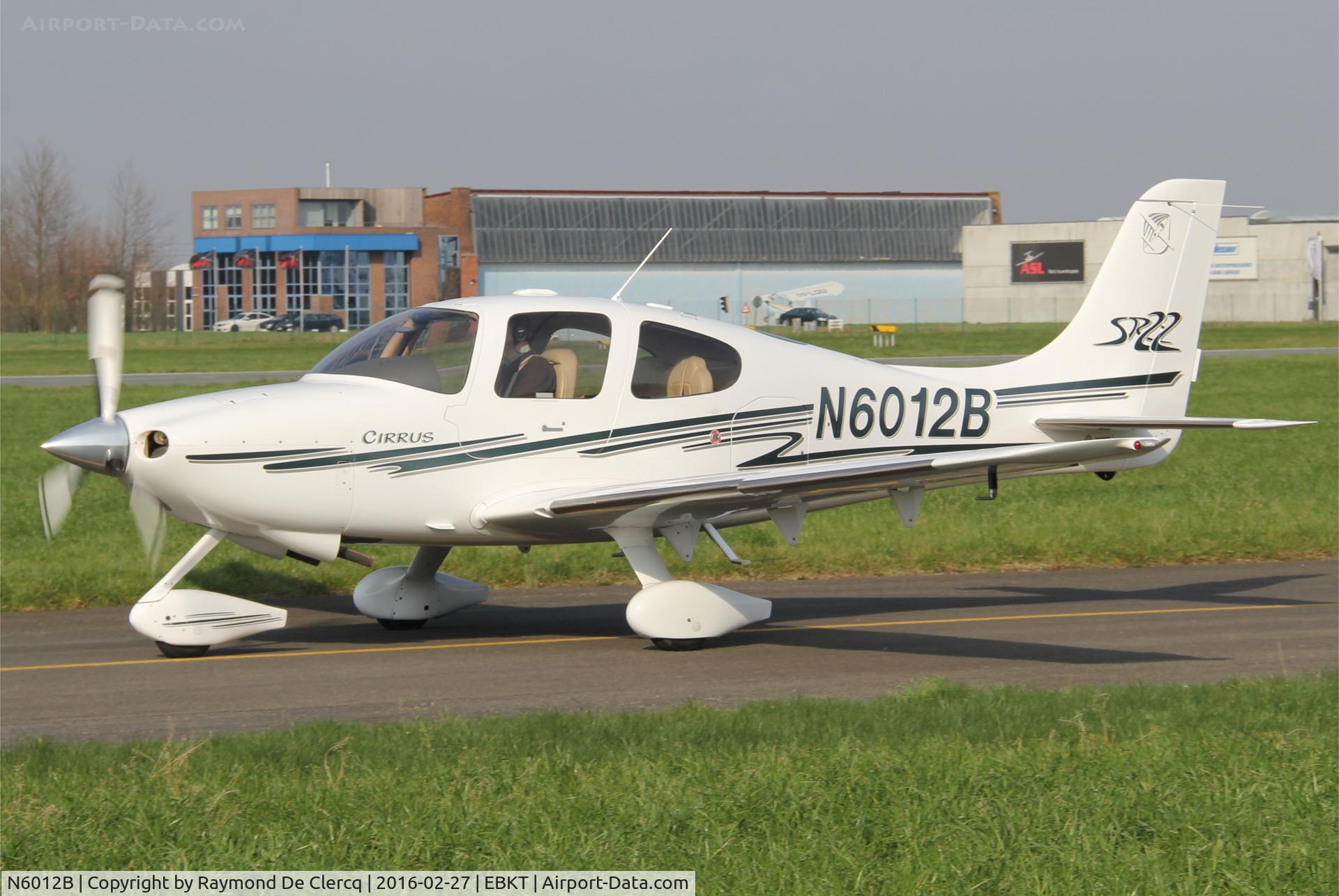 N6012B, 2003 Cirrus SR22 C/N 0598, Taxiing to rwy 06.