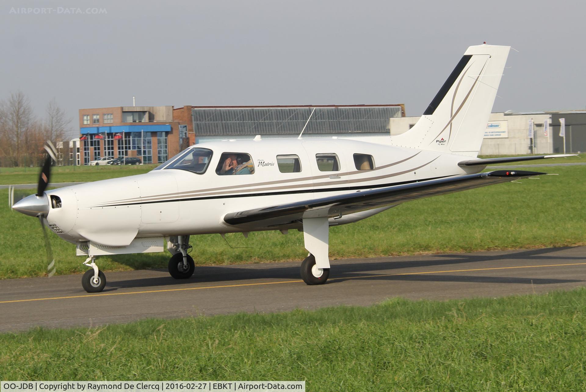 OO-JDB, 2009 Piper PA-46R-350T Malibu Matrix C/N 4692123, Taxiing to rwy 06. Thanks for waving !
