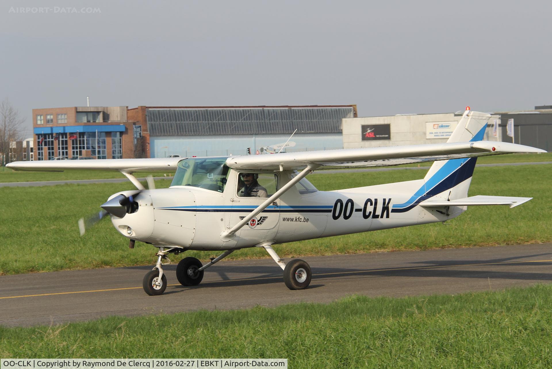 OO-CLK, 1979 Reims F152 C/N 1603, Taxiing to rwy 06.