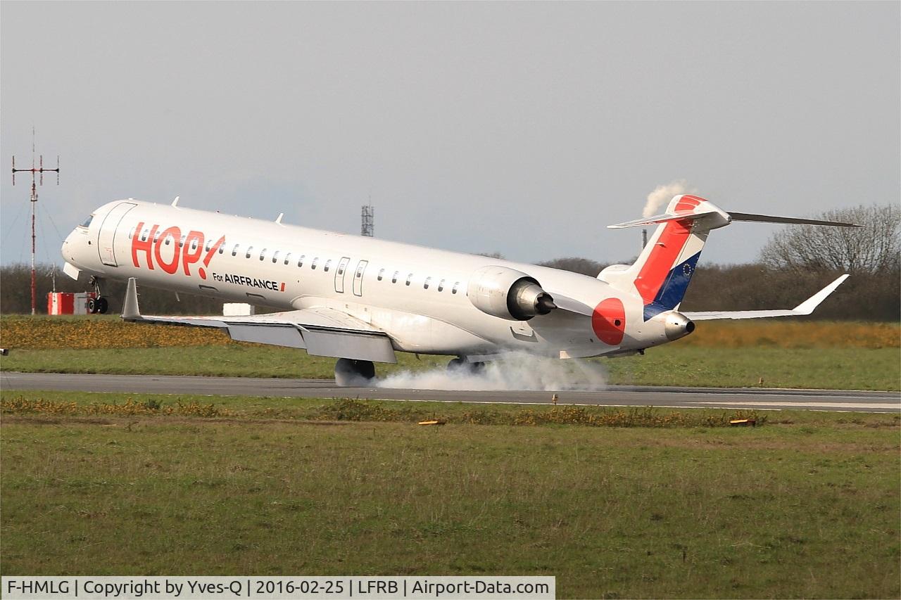 F-HMLG, 2011 Bombardier CRJ-1000EL NG (CL-600-2E25) C/N 19012, Bombardier CRJ-1000, Landing rwy 25L, Brest-Bretagne airport (LFRB-BES)
