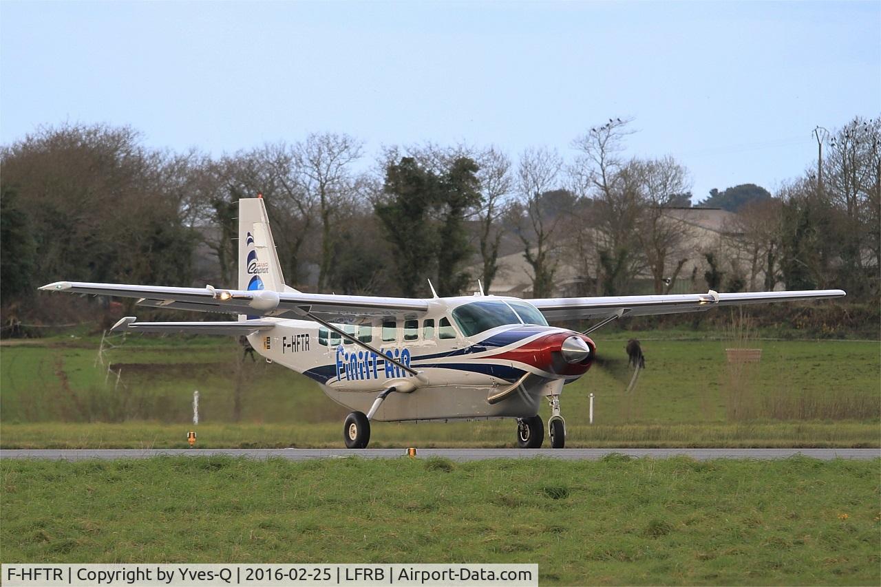 F-HFTR, 2008 Cessna 208B Grand Caravan C/N 208B-2041, Cessna 208B Grand Caravan, Lining up prior take off rwy 25L, Brest-Bretagne airport (LFRB-BES)