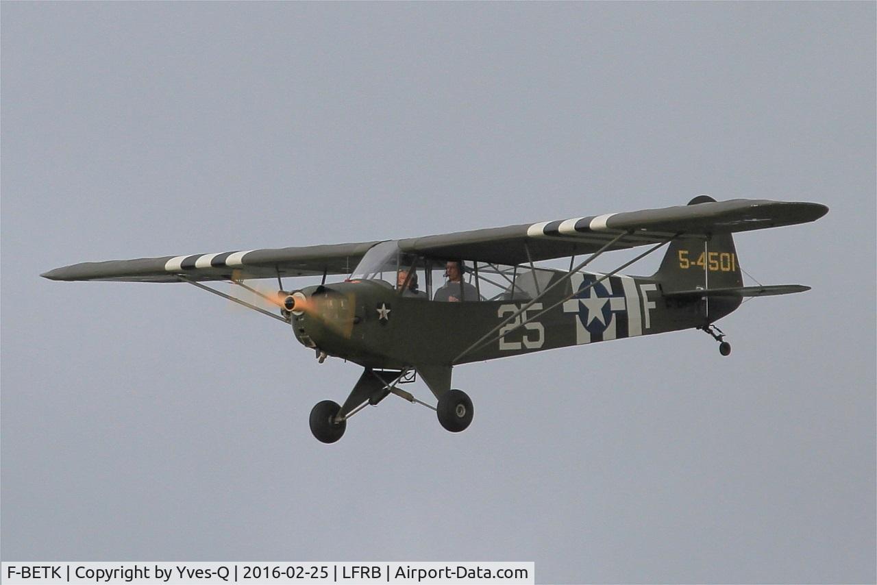 F-BETK, 1945 Piper L-4J Grasshopper (J3C-65D) C/N 13241, Piper J3C-65 Cub, Short approach rwy 25R, Brest-Bretagne airport (LFRB-BES)