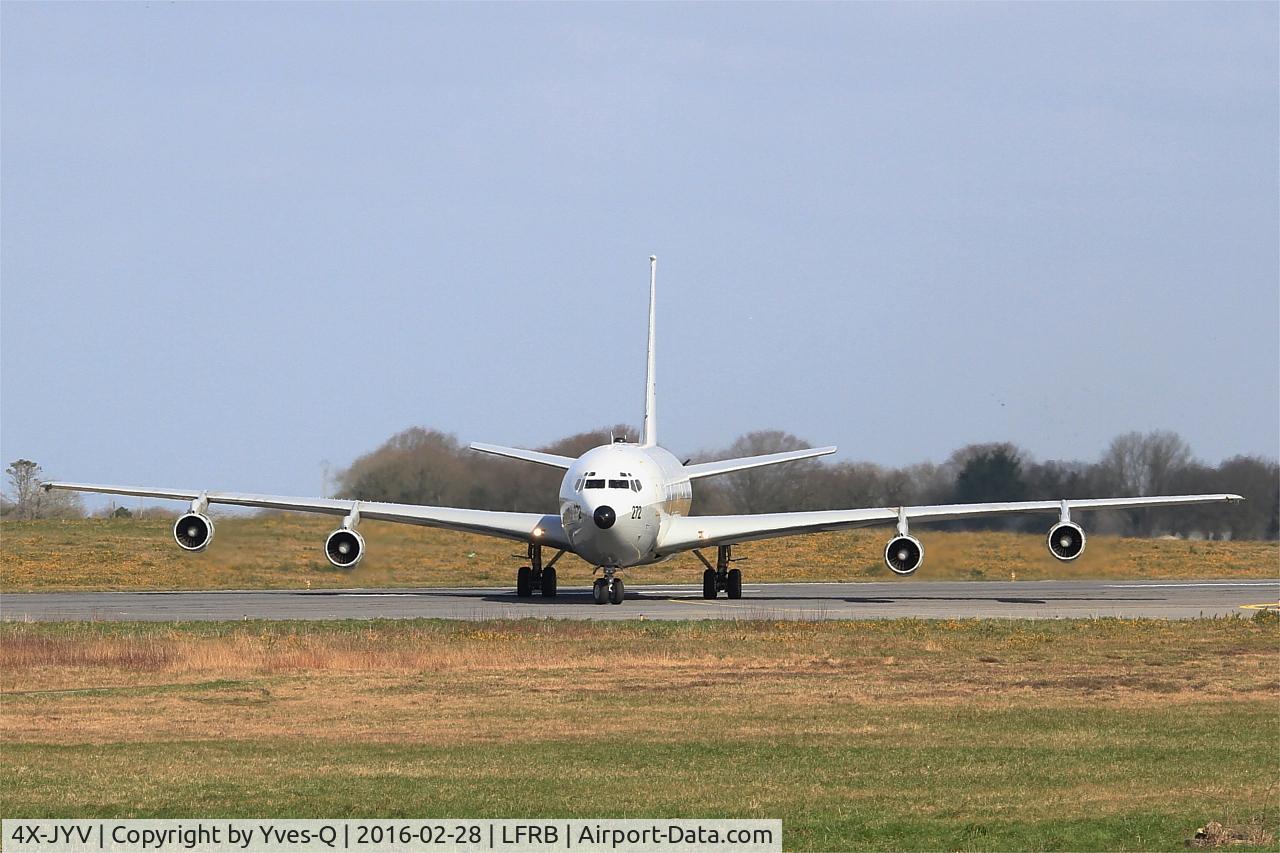 4X-JYV, 1975 Boeing 707-3L6C C/N 21096, Israeli Air Force Boeing 707-3L6C, Taxiing to Charlie exit, Brest-Bretagne Airport (LFRB-BES)