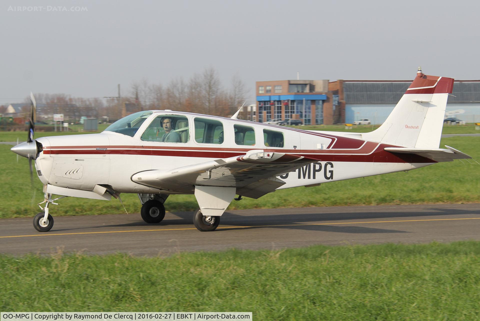 OO-MPG, 1988 Beech A36 Bonanza 36 C/N E-2461, Taxiing to rwy 06. Thanks for the greeting !