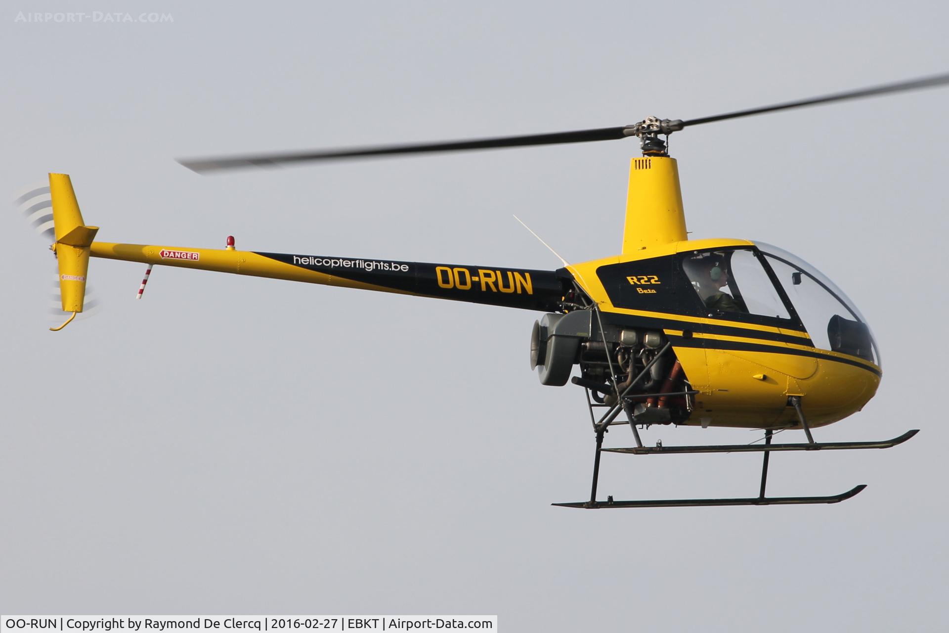 OO-RUN, Robinson R22 Beta C/N 2344, Coming in to land at Wevelgem.