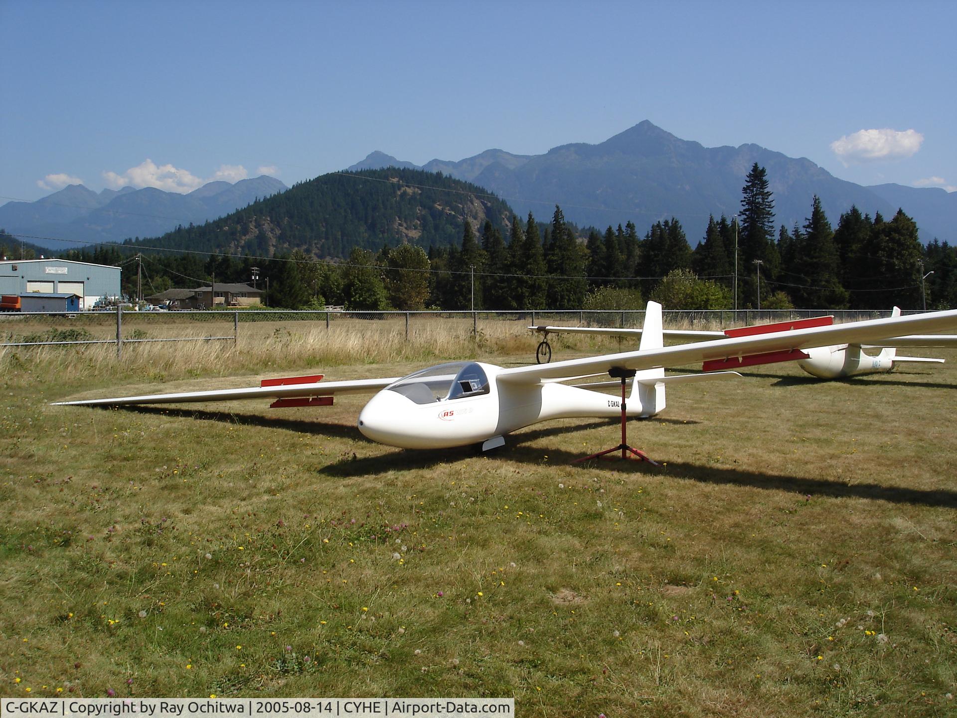C-GKAZ, 1972 Schleicher ASW-15B C/N 15203, Just after assembly at the Hope airport. Laister LP-49 N49LE in the background.