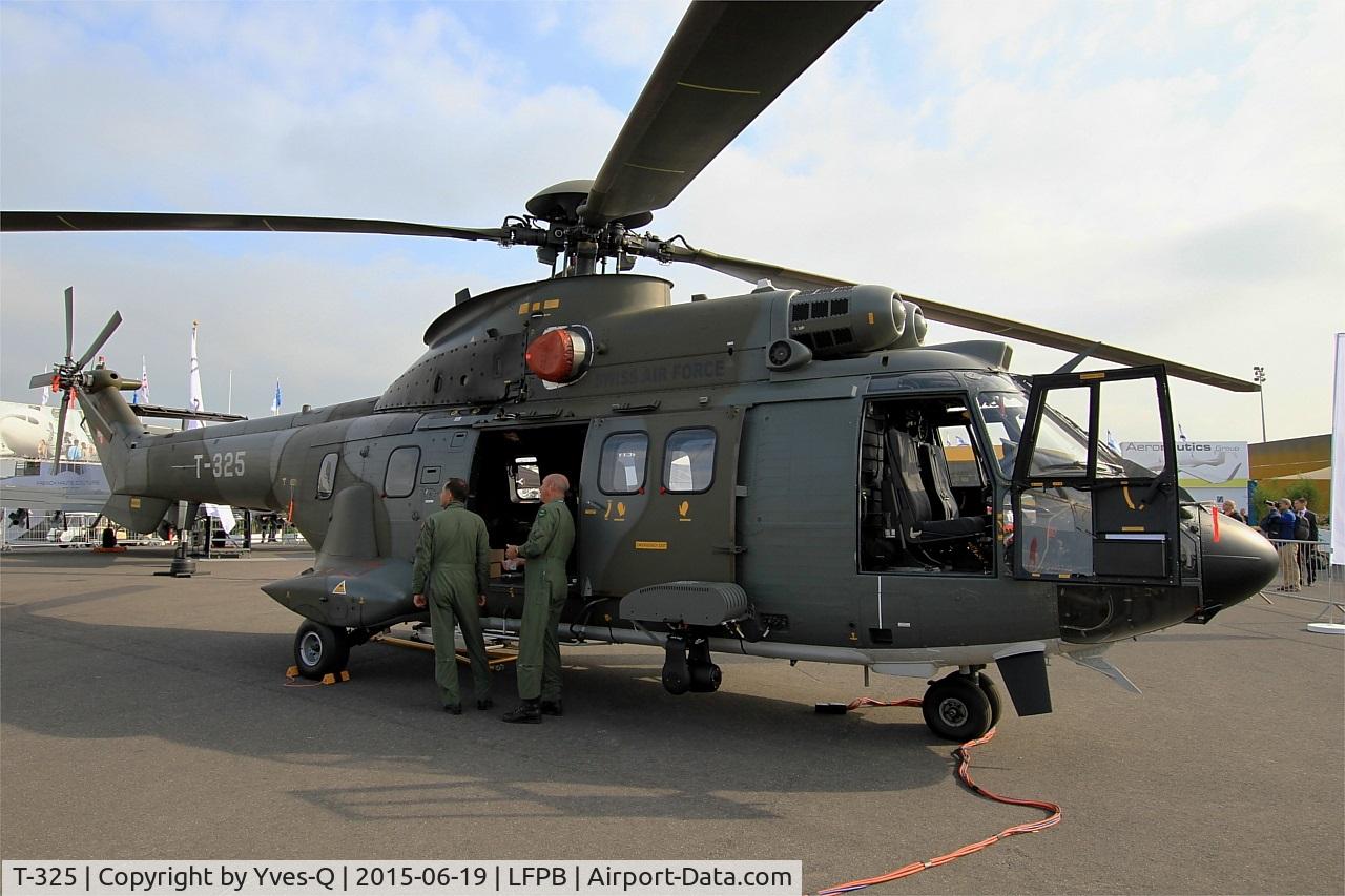 T-325, Aerospatiale TH89 Super Puma (AS-332M1) C/N 2367, Swiss Air Force Aerospatiale TH89 Super Puma (AS-332M1), Static display, Paris-Le Bourget (LFPB-LBG) Air show 2015