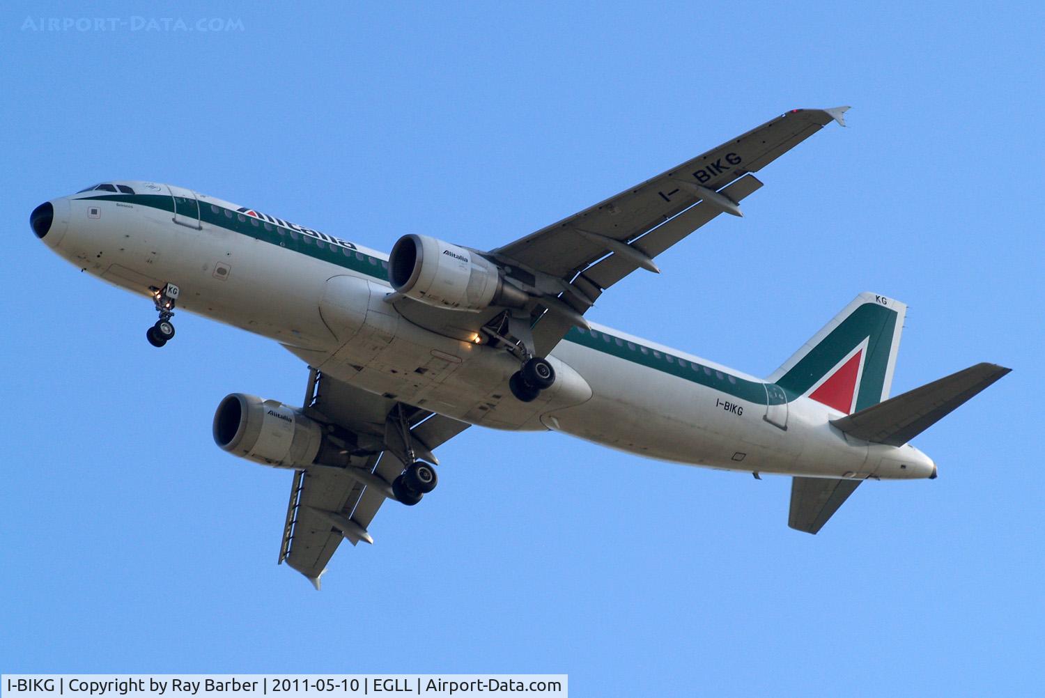 I-BIKG, 2001 Airbus A320-214 C/N 1480, Airbus A320-214 [1480] (Alitalia) Home~G 10/05/2011. On approach 27R.