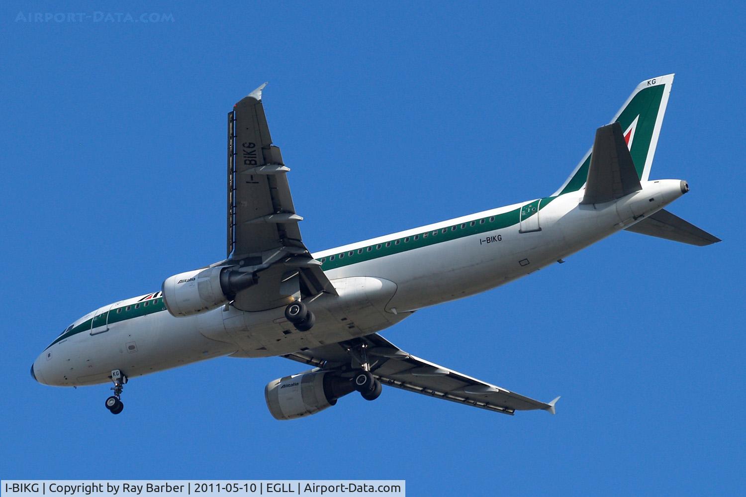 I-BIKG, 2001 Airbus A320-214 C/N 1480, Airbus A320-214 [1480] (Alitalia) Home~G 10/05/2011. On approach 27R.
