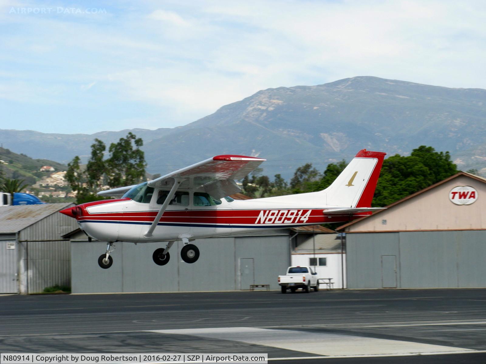 N80914, 1976 Cessna 172M C/N 17266799, 1976 Cessna 172M SKYHAWK, Lycoming O-320-E2D 150 Hp, landing Rwy 22