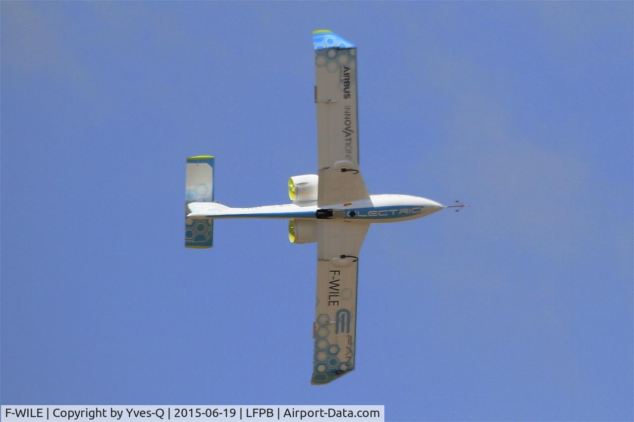 F-WILE, 2014 Airbus E-Fan C/N 001, Airbus E-Fan, On display, Paris-Le Bourget (LFPB-LBG) Air show 2015