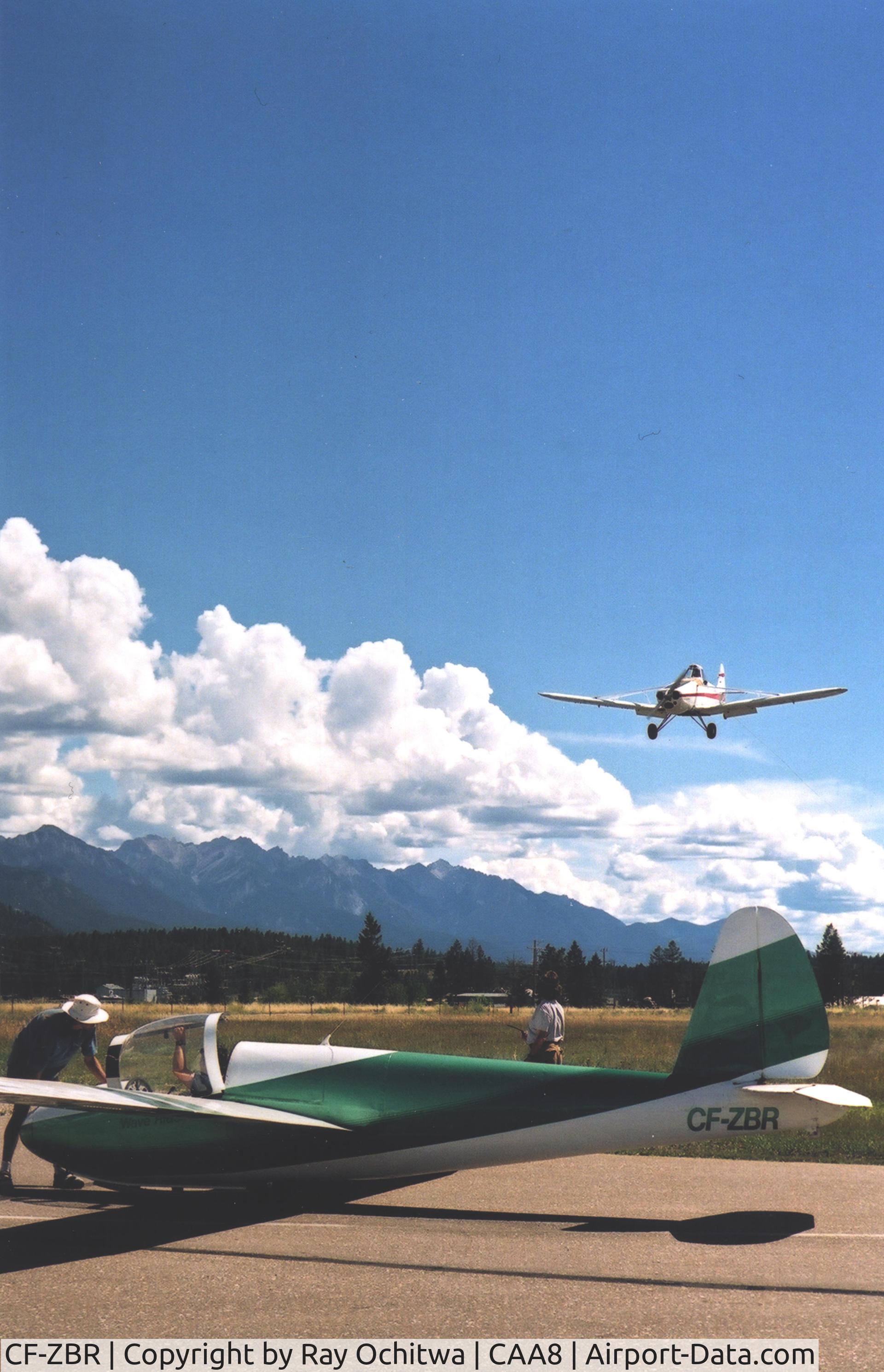 CF-ZBR, 1951 Schweizer SGS 1-23 C/N 16, Invermere airport, Pawnee tug landing to tow C-FZBR