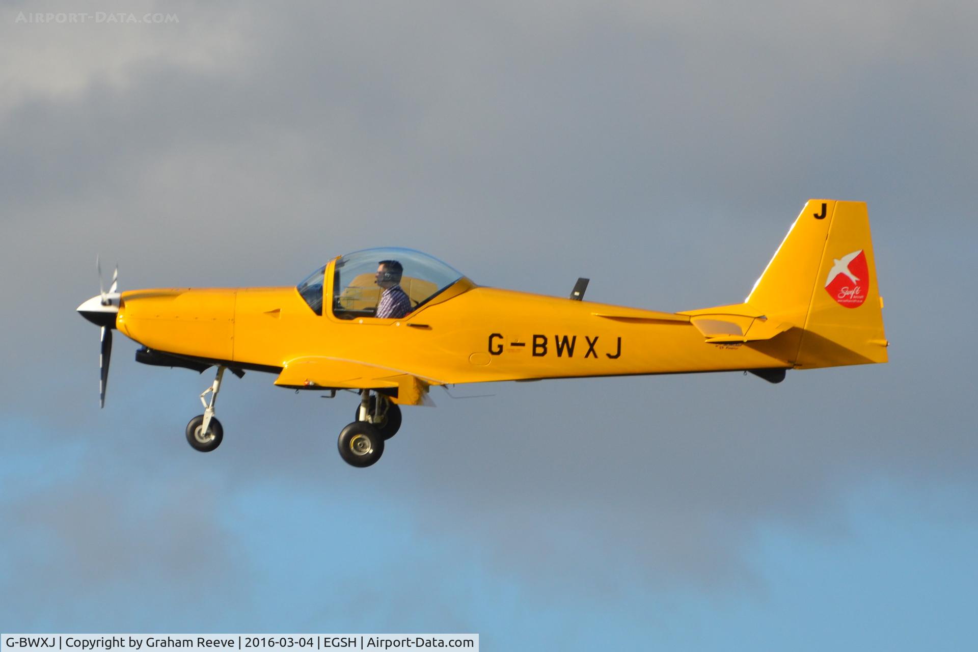 G-BWXJ, 1996 Slingsby T-67M-260 Firefly C/N 2245, Landing at Norwich.