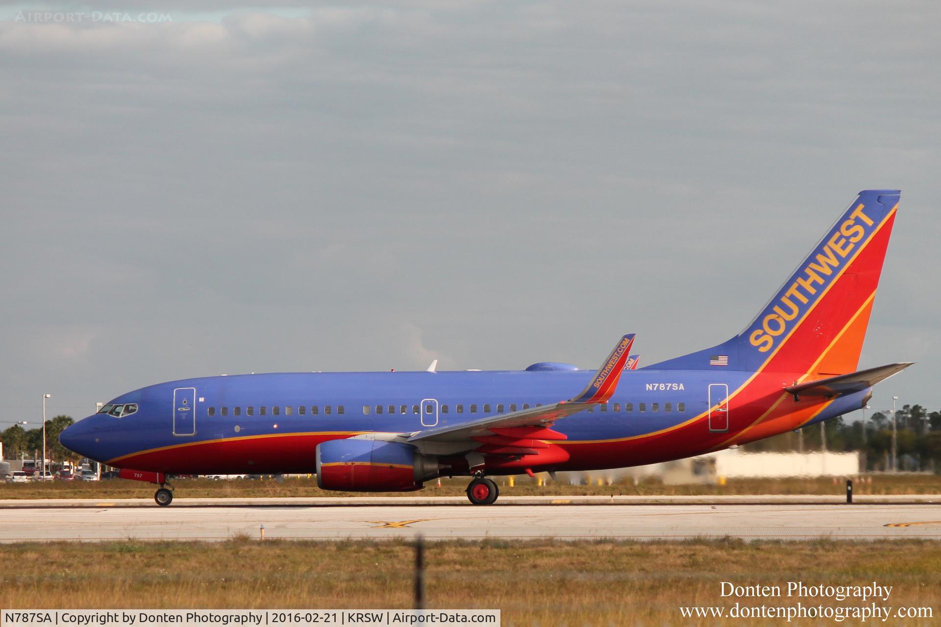 N787SA, 2000 Boeing 737-7H4 C/N 29812, Southwest Flight 3073 (N787SA) departs Southwest Florida International Airport enroute to Lambert-St Louis International Airport