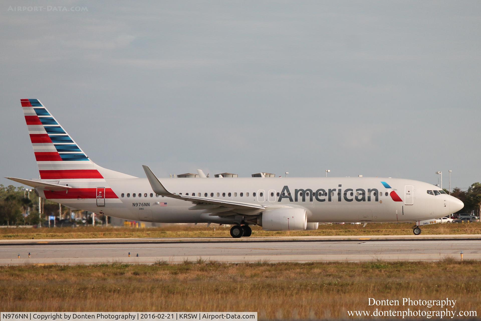 N976NN, 2015 Boeing 737-832 C/N 33243, American Flight 1025 (N976NN) taxis for departure at Southwest Florida International Airport enroute to Chicago-O'Hare International Airport