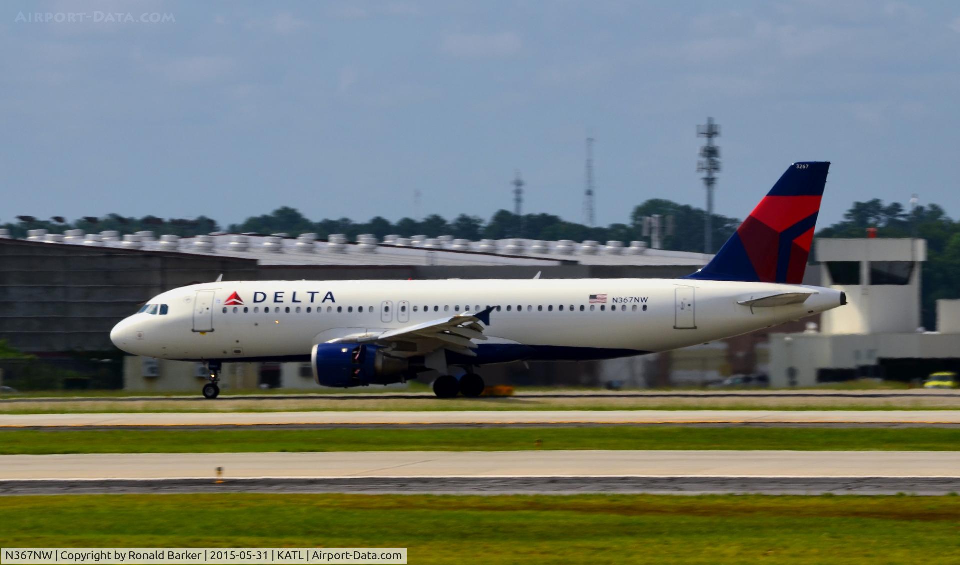 N367NW, 1999 Airbus A320-212 C/N 0988, Landing roll Atlanta
