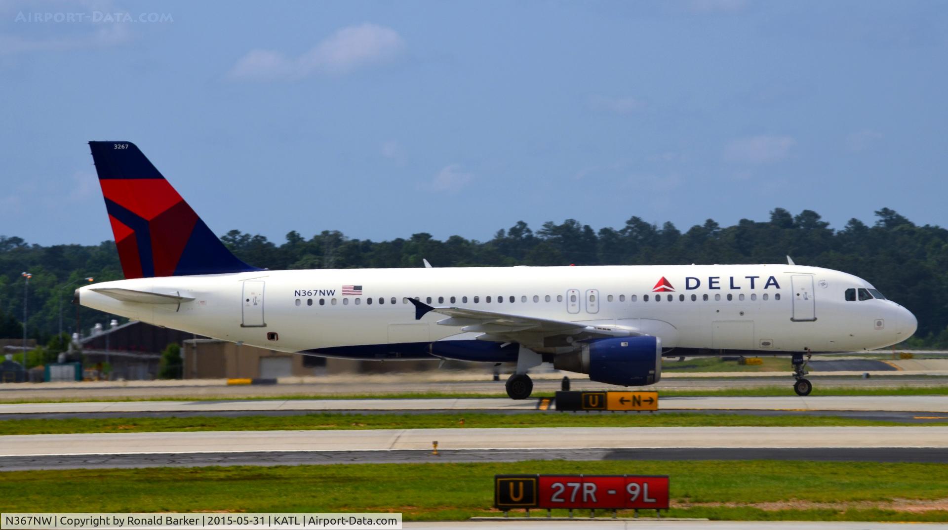 N367NW, 1999 Airbus A320-212 C/N 0988, Taxi to parking Atlanta